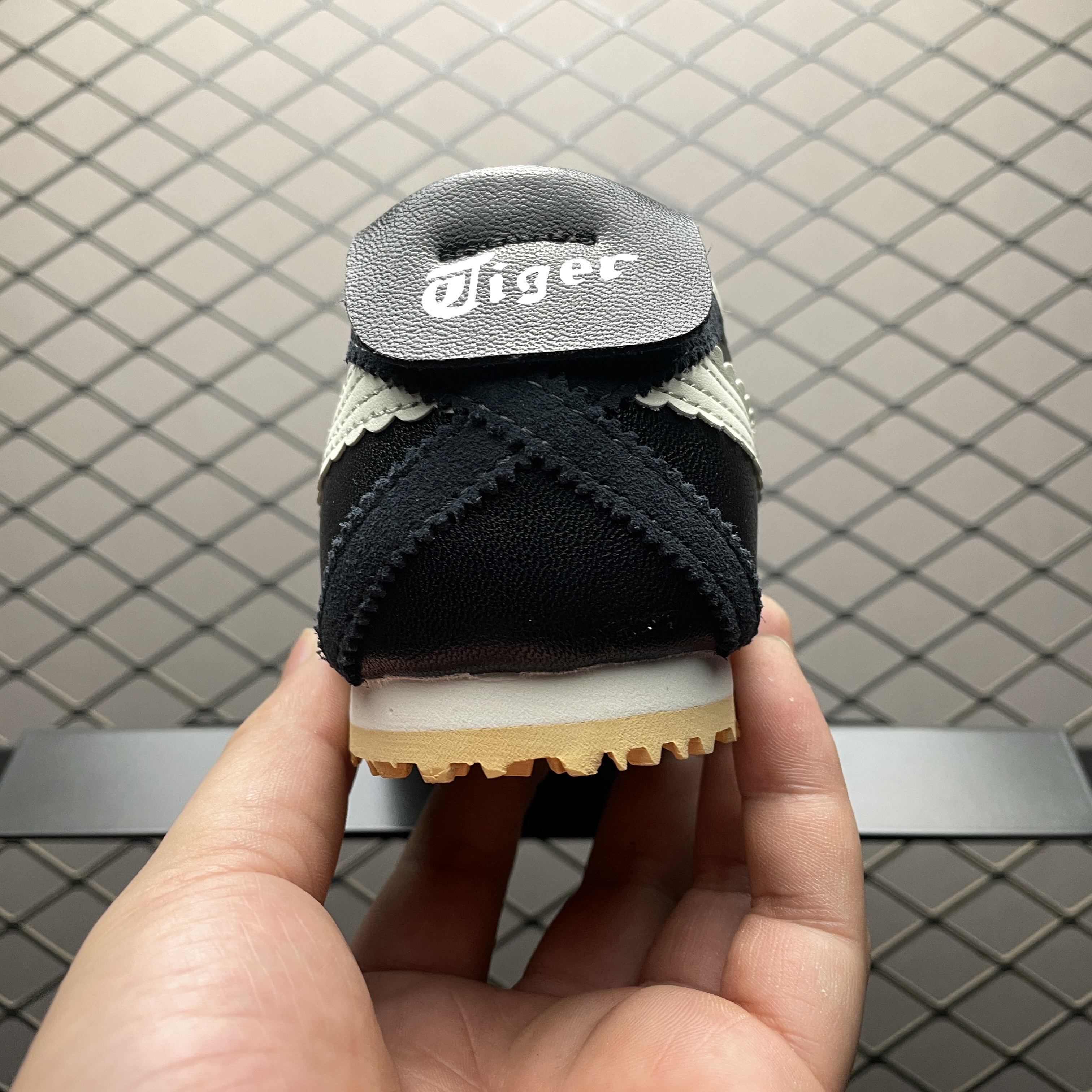 Onitsuka Tiger Women's Mexico 66 TGRS "Black/Cream"（1182A678-001）