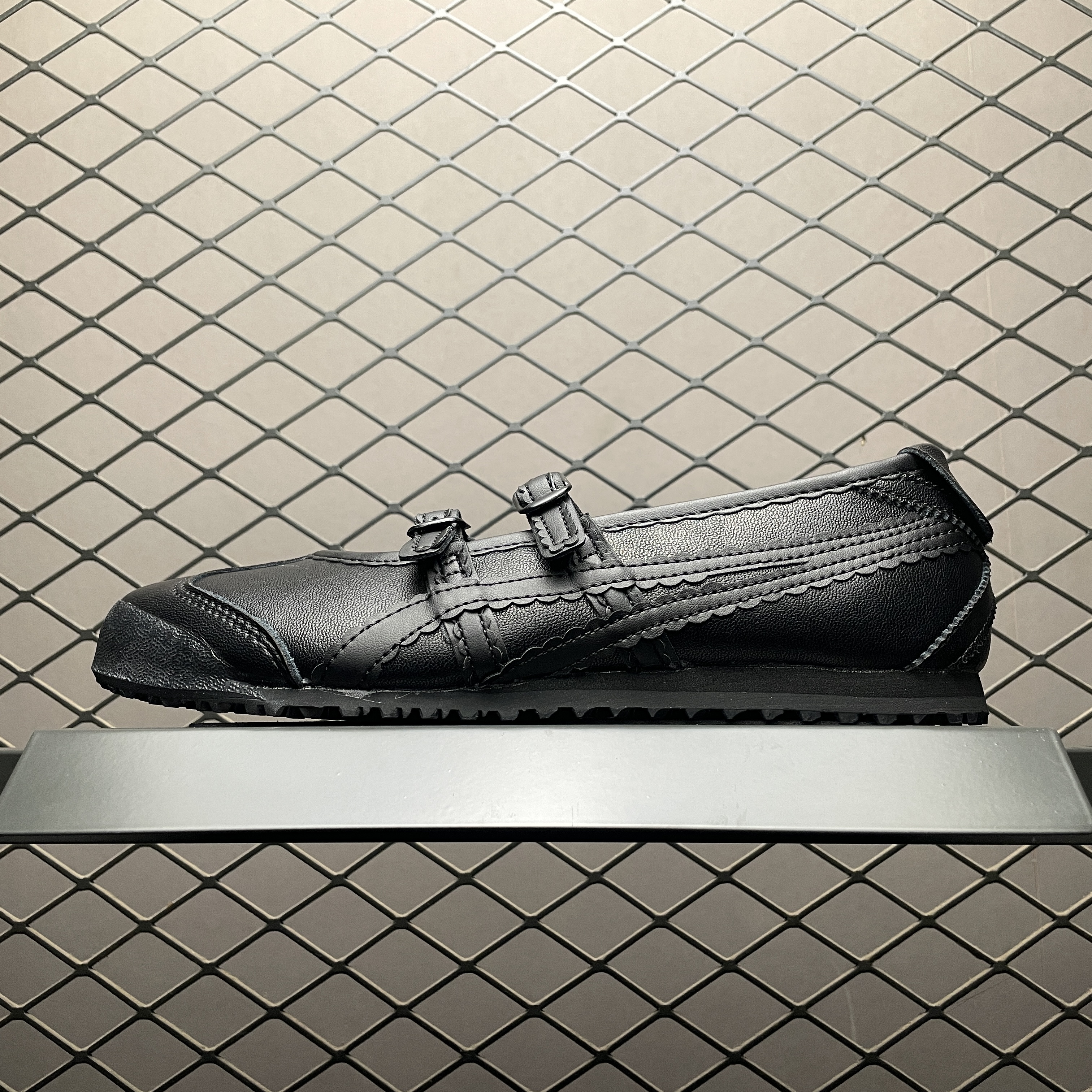 Onitsuka Tiger Women's Mexico 66 TGRS "Black/Black"（1182A660-001）