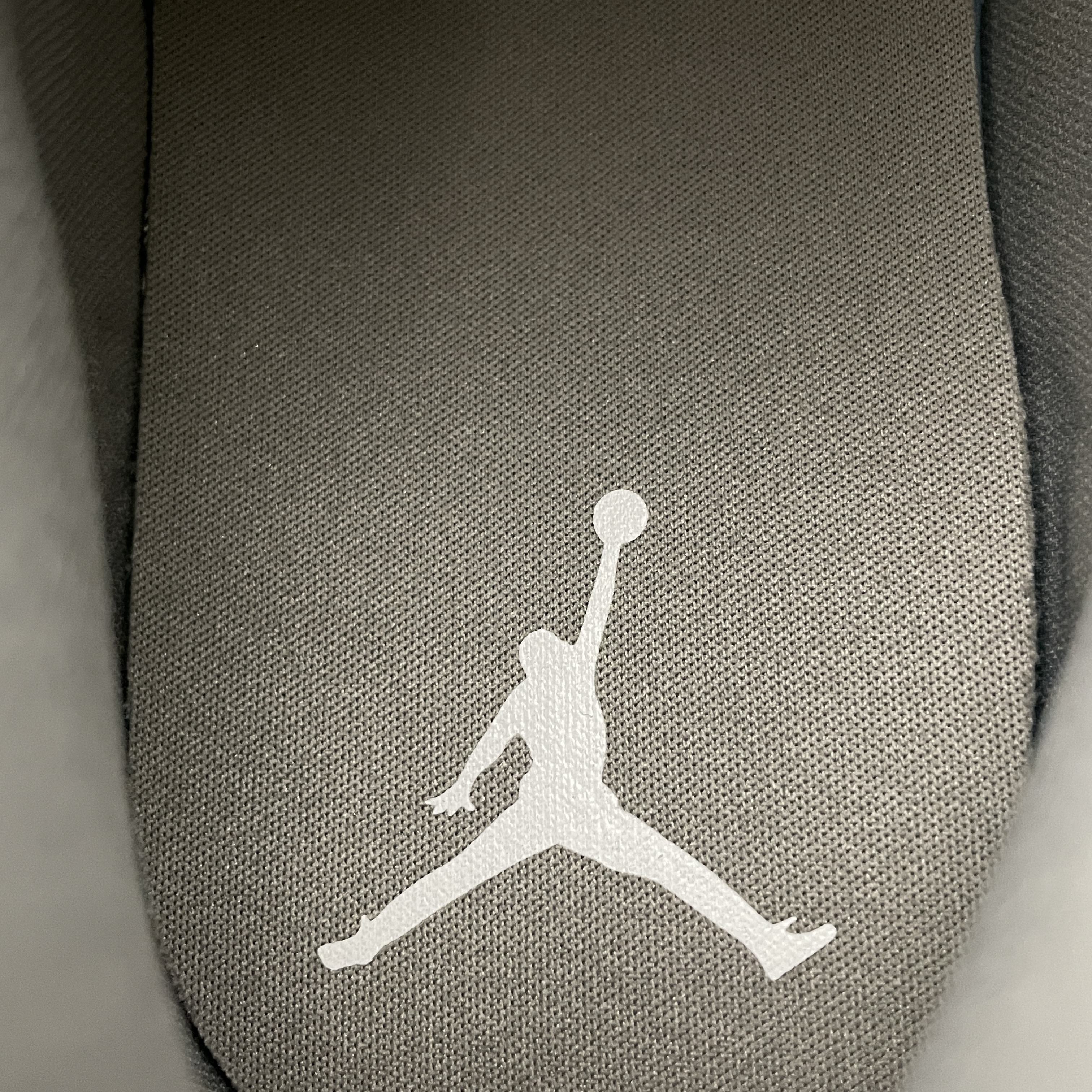 Nike Air Jordan 1 Mid SE "Cool Grey"  (HF3216-100)