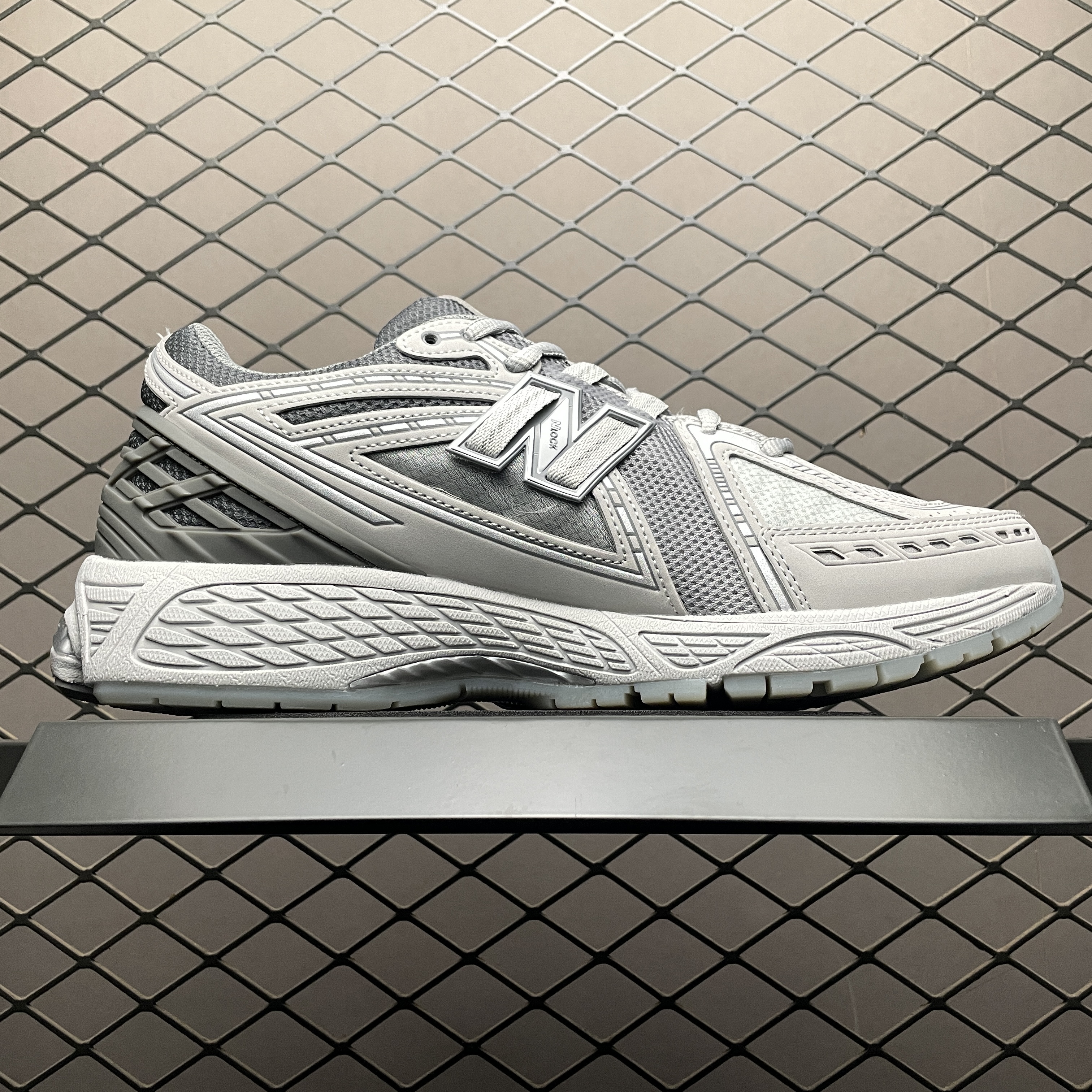 New Balance 1906R "Lunar New Year/Gray" (M1906RNY）