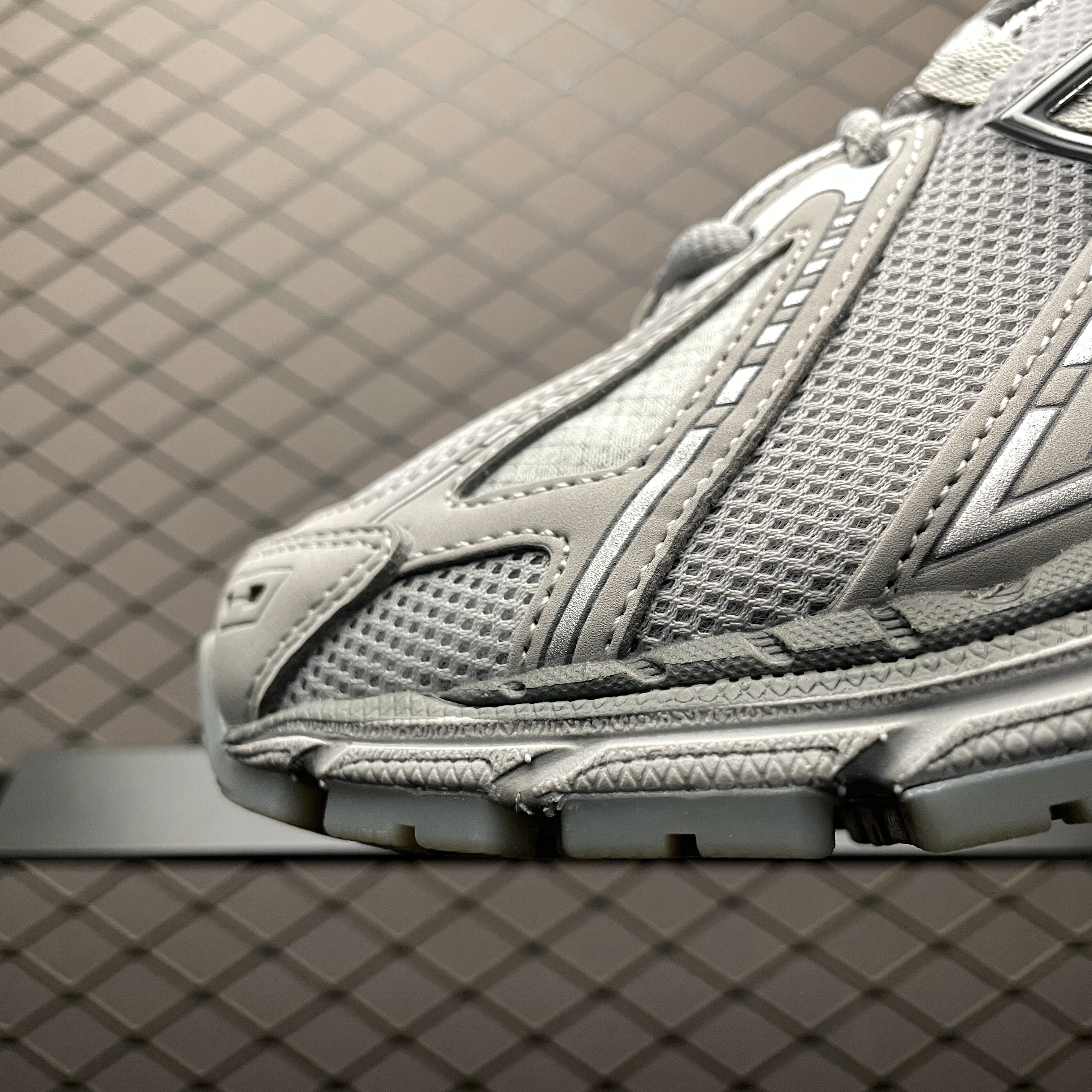 New Balance 1906R "Lunar New Year/Gray" (M1906RNY）