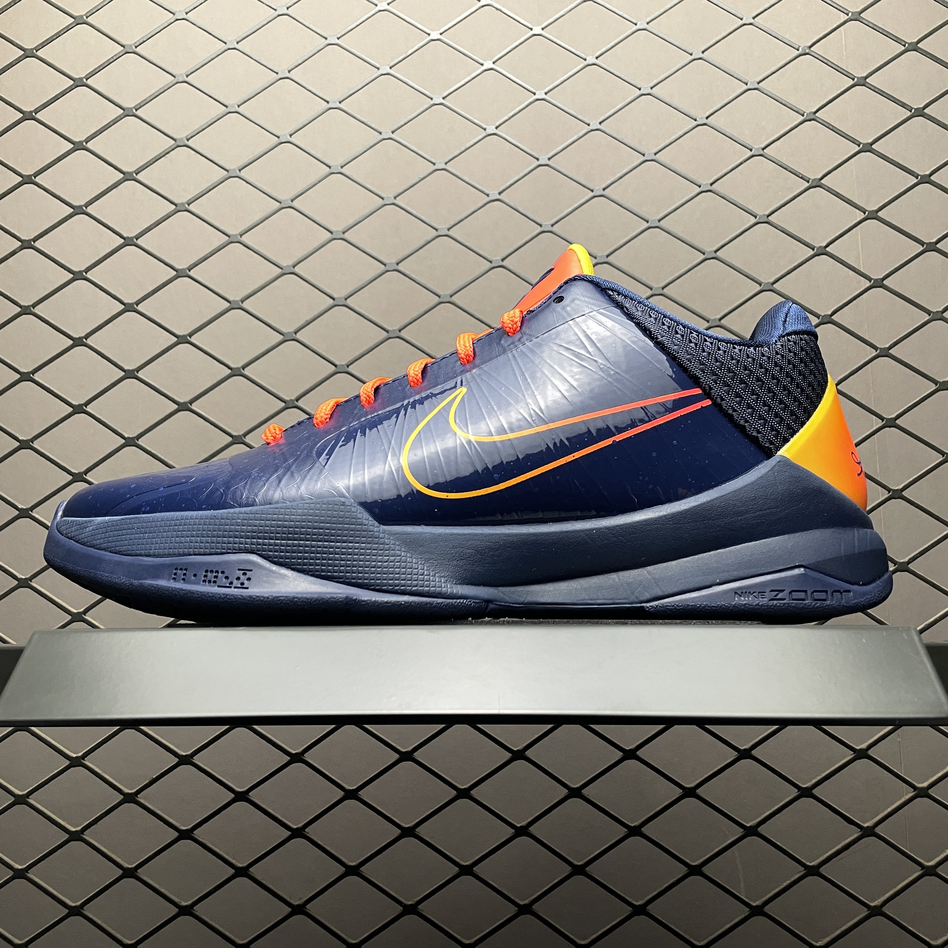 Caitlin Clark × Nike Kobe 5 Protro "Indiana Fever"（IM3207-400）