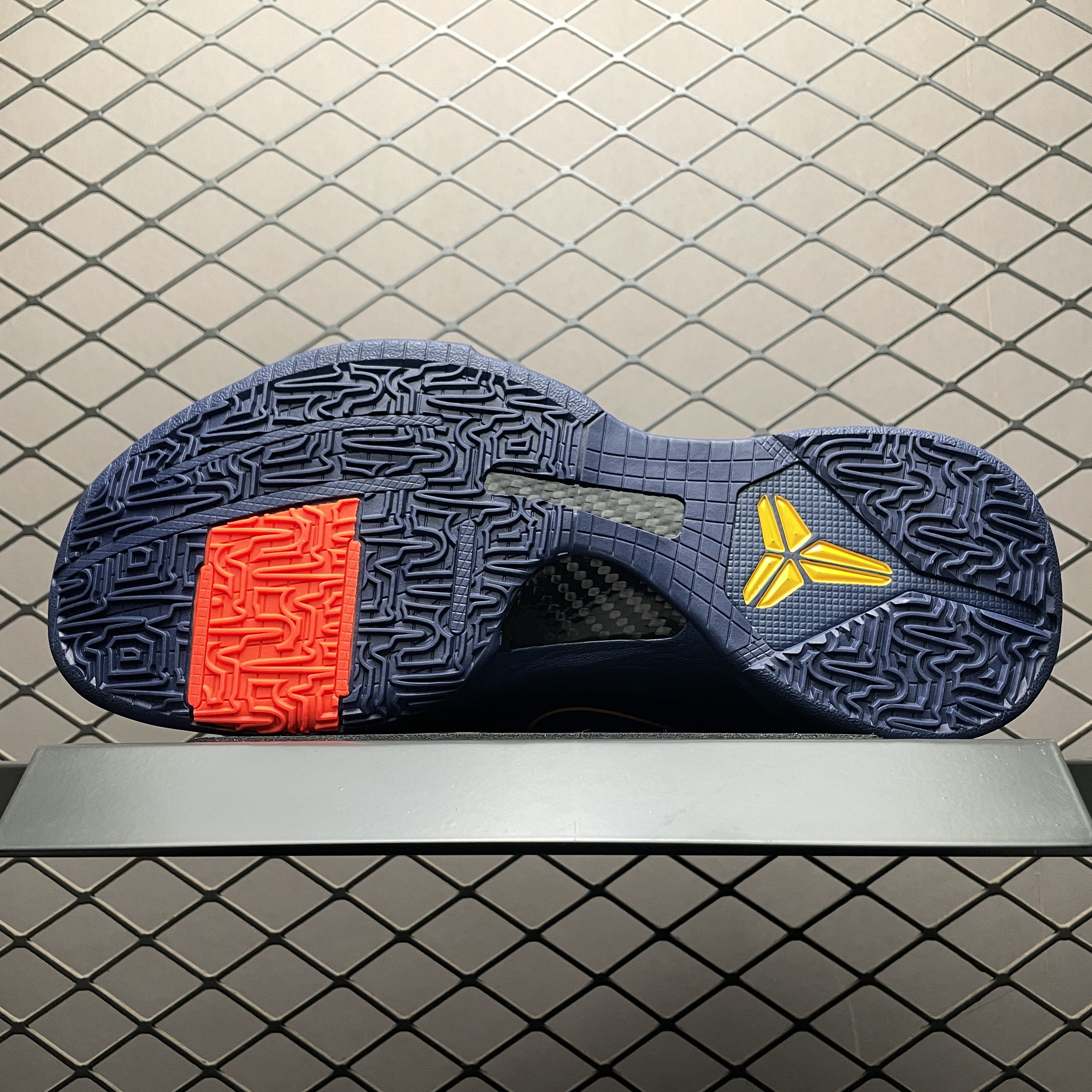 Caitlin Clark × Nike Kobe 5 Protro "Indiana Fever"（IM3207-400）