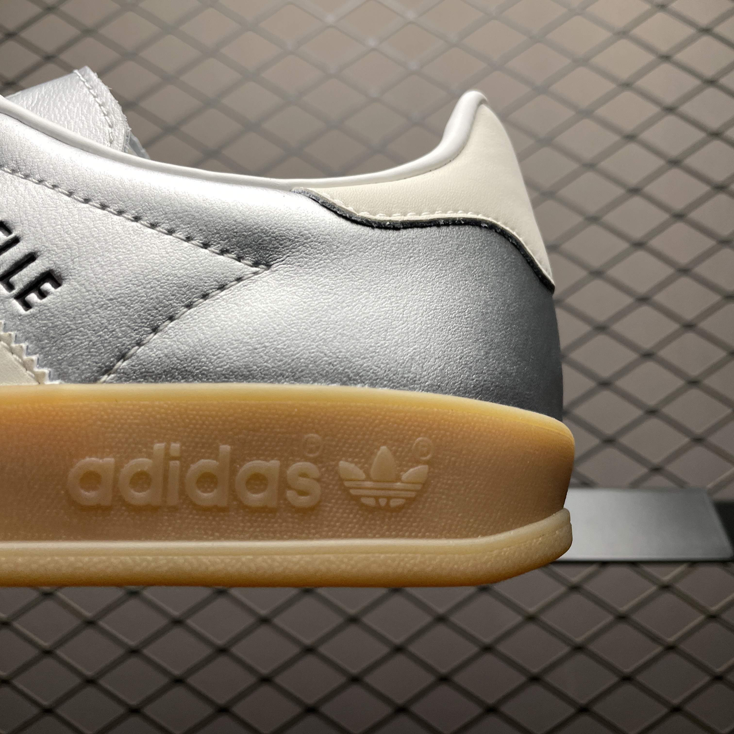 adidas Originals Gazelle Indoor "Silver Metallic/Core White"（JR1206）