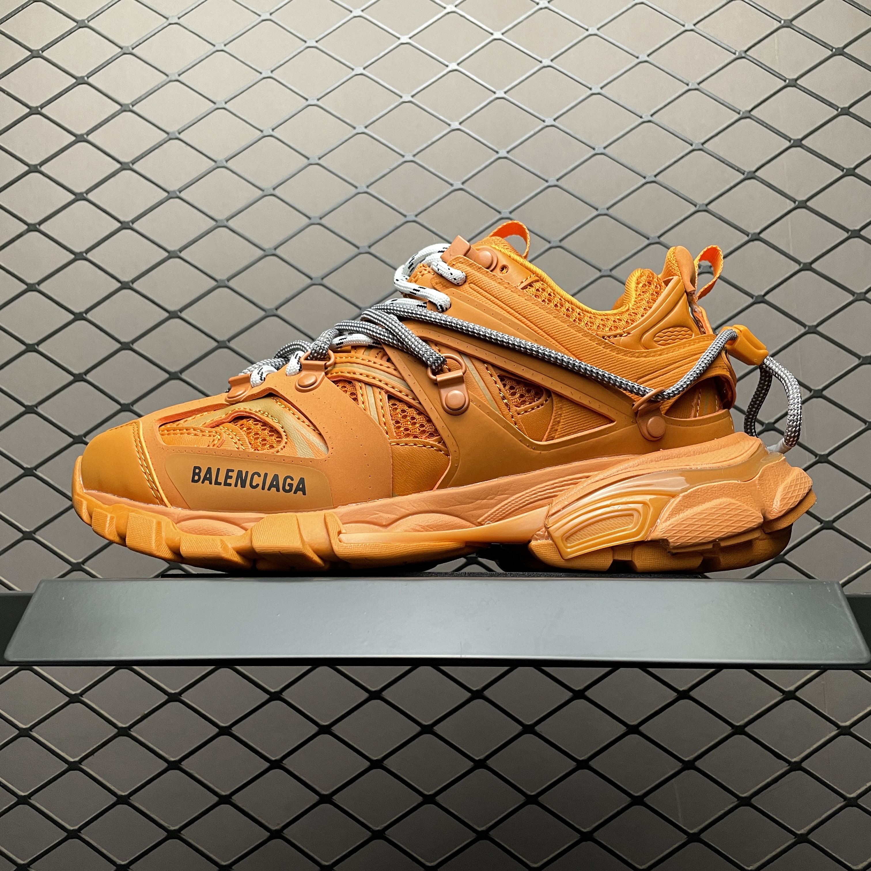 BALENCIAGA Track.2 Sneaker（700875W3RF13210）