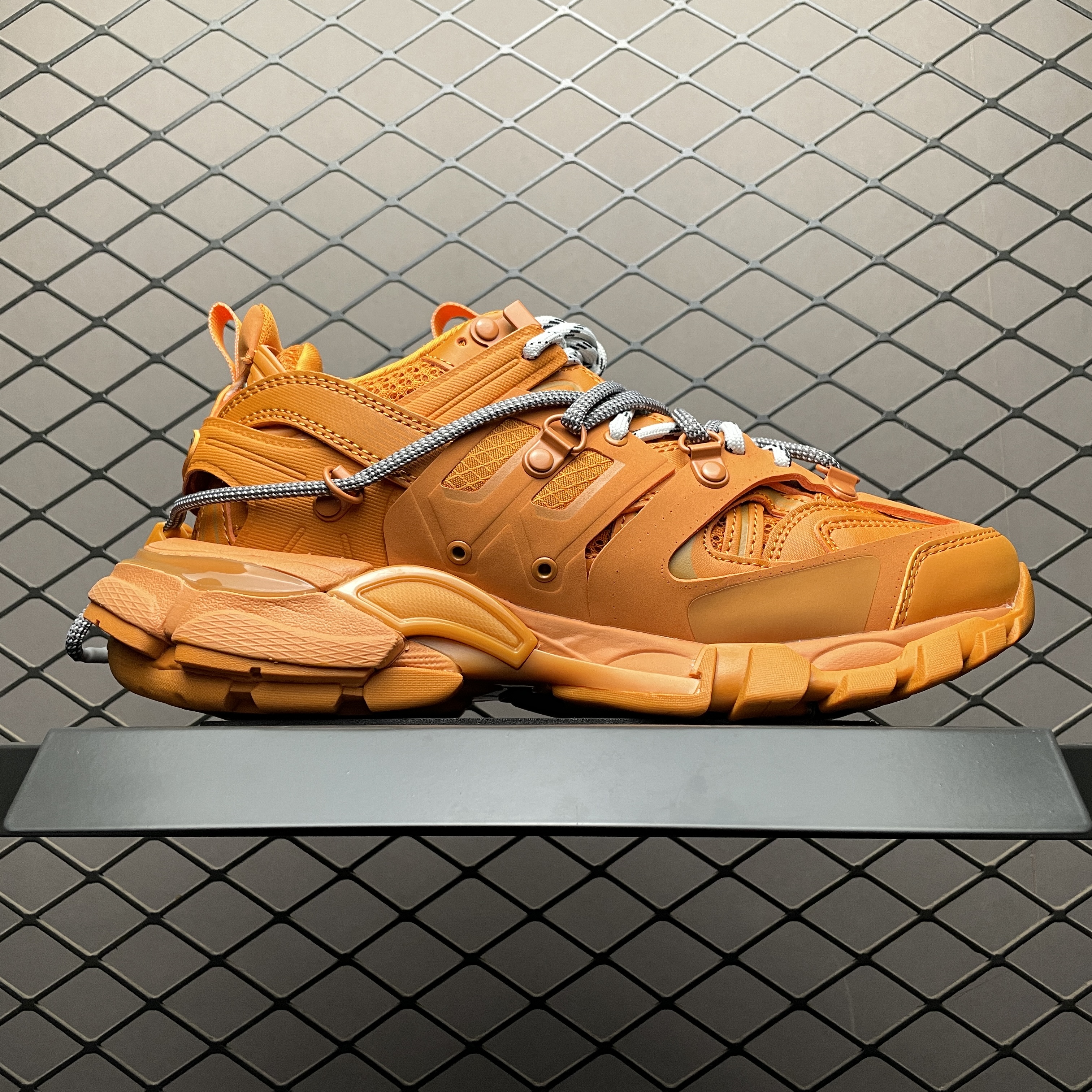 BALENCIAGA Track.2 Sneaker（700875W3RF13210）