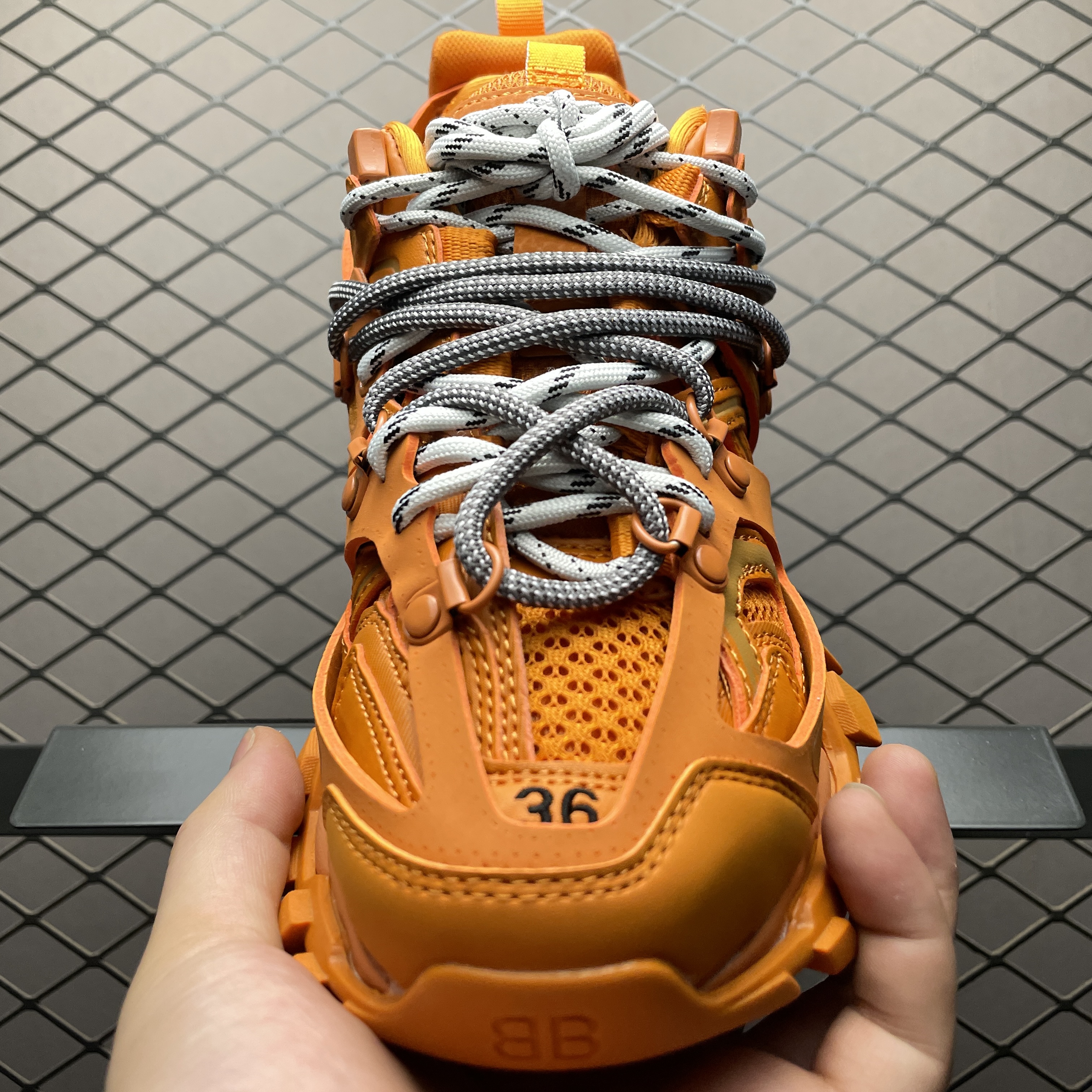 BALENCIAGA Track.2 Sneaker（700875W3RF13210）