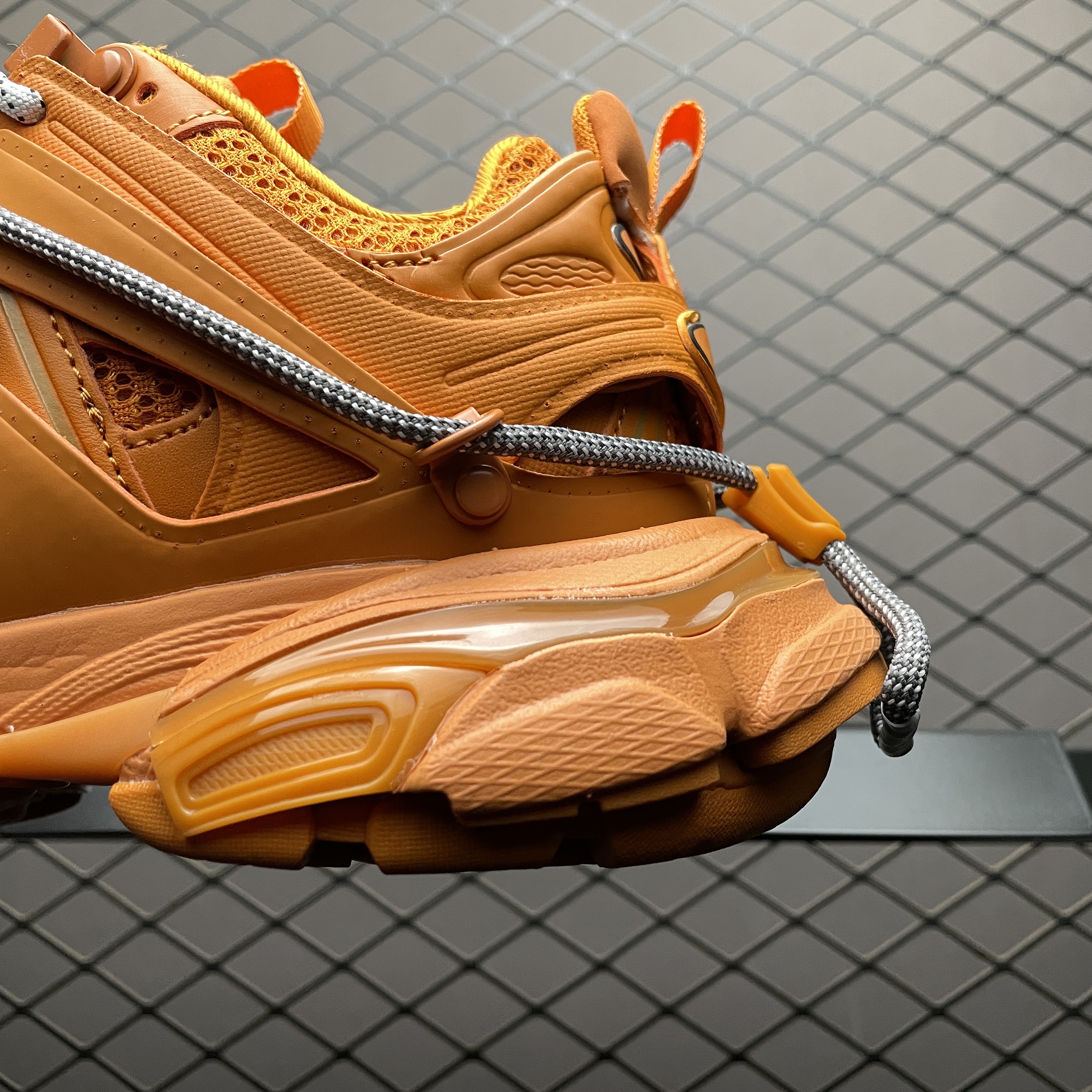 BALENCIAGA Track.2 Sneaker（700875W3RF13210）