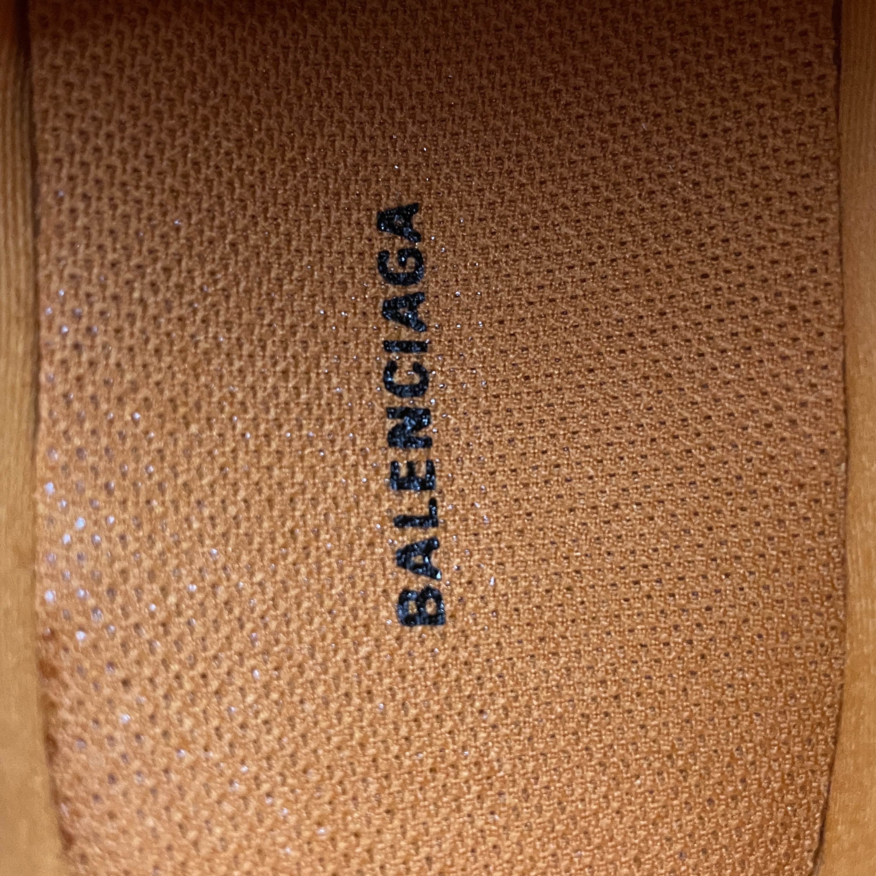 BALENCIAGA Track.2 Sneaker（700875W3RF13210）