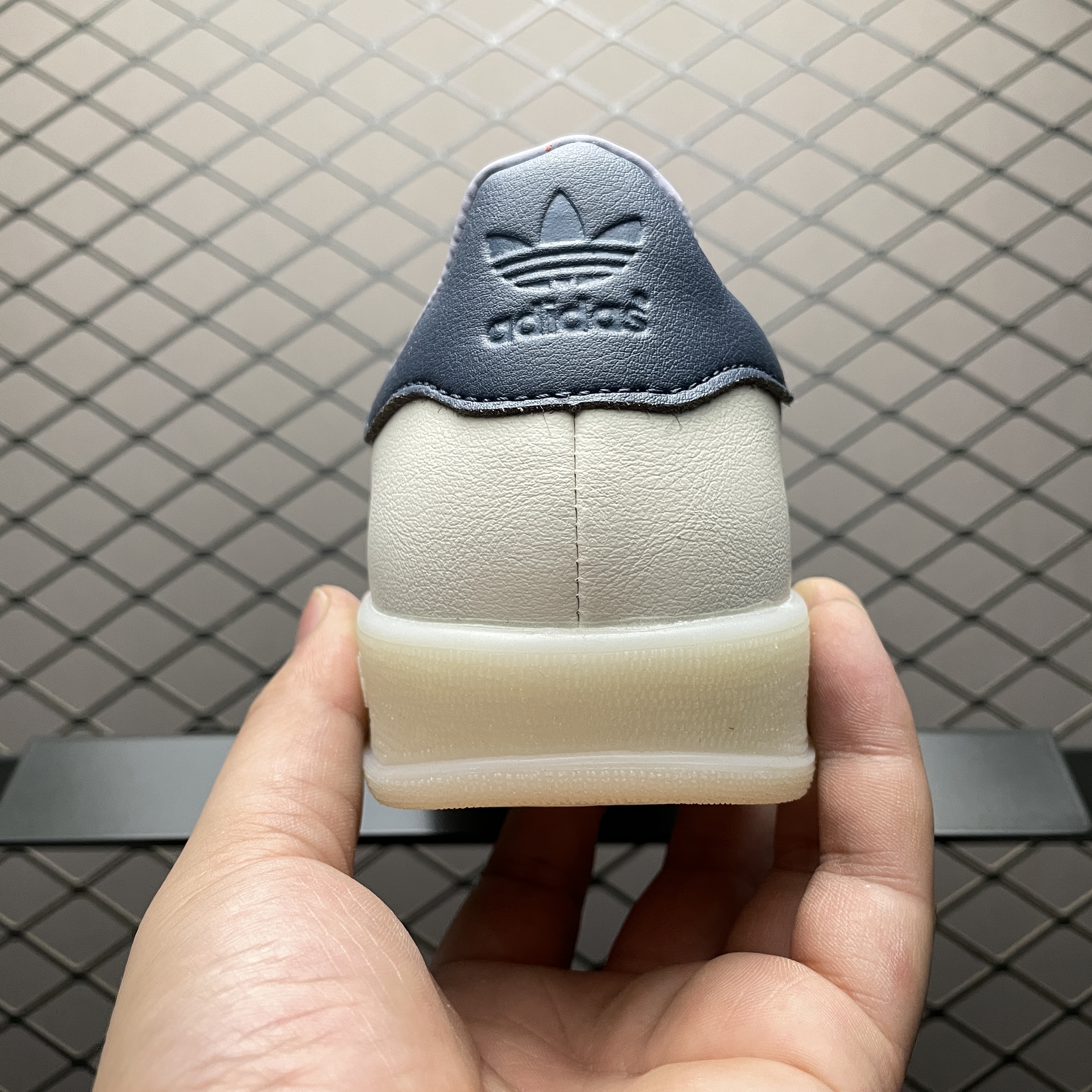 adidas Originals Gazelle Indoor "White/Preloved Ink"（ IG1643）