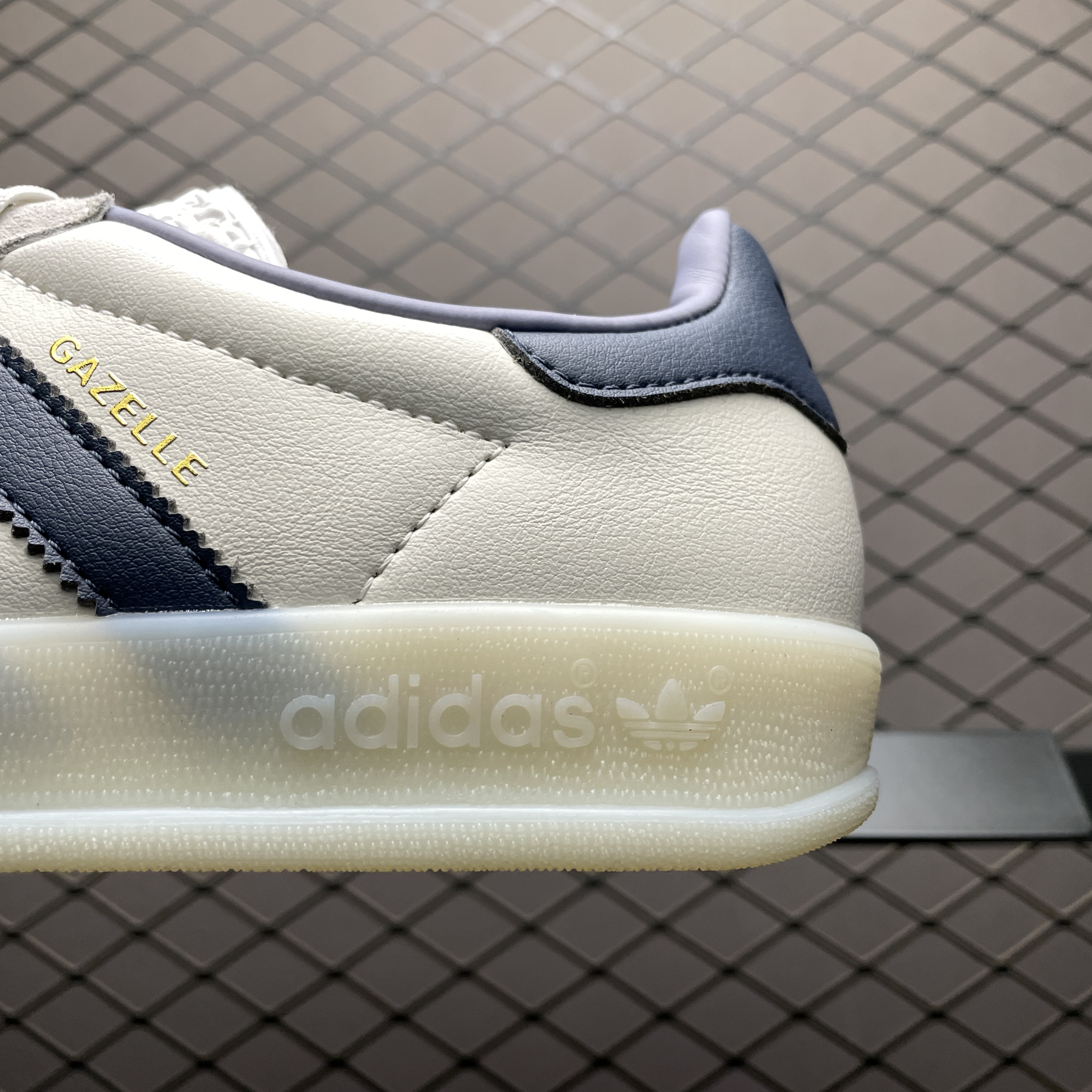 adidas Originals Gazelle Indoor "White/Preloved Ink"（ IG1643）