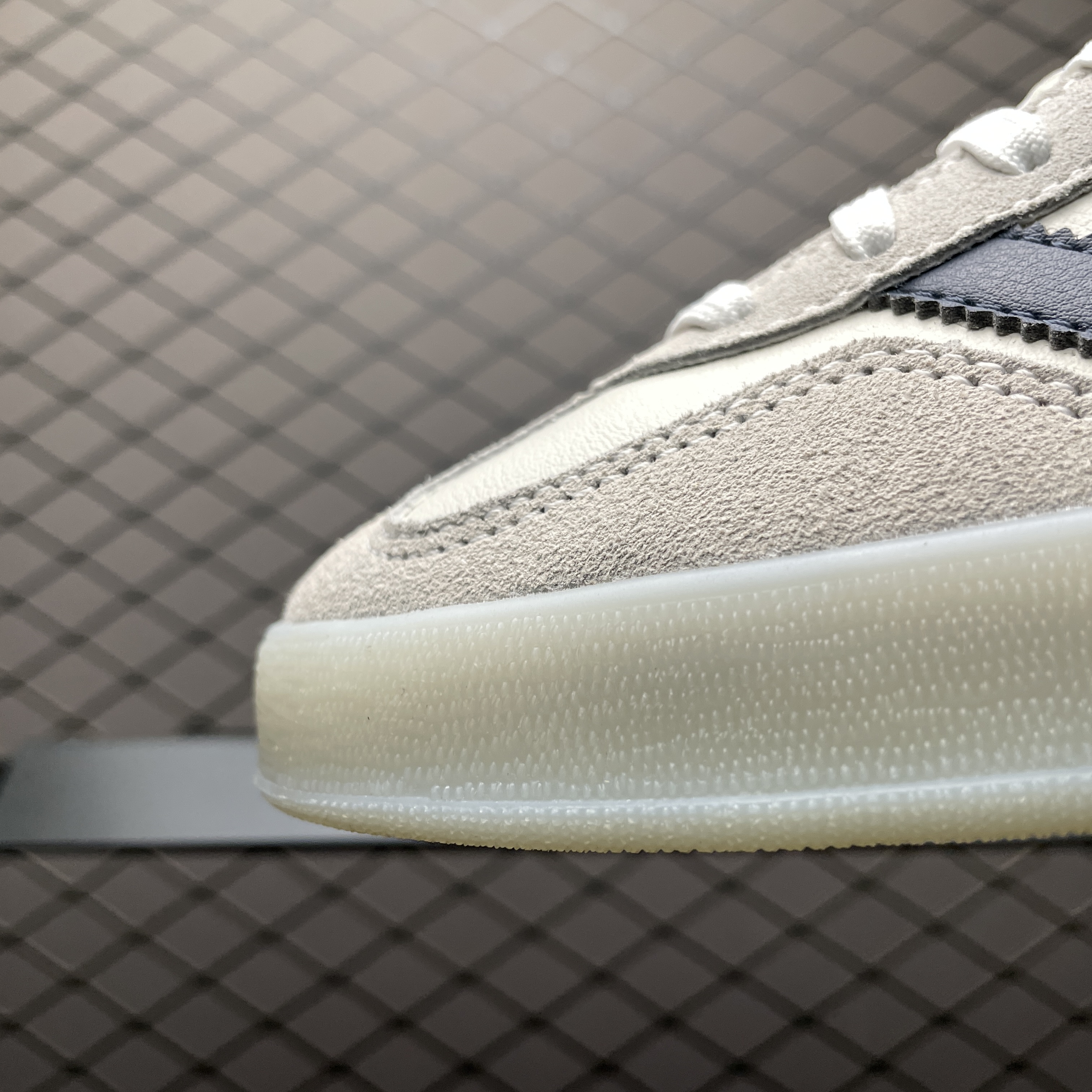 adidas Originals Gazelle Indoor "White/Preloved Ink"（ IG1643）