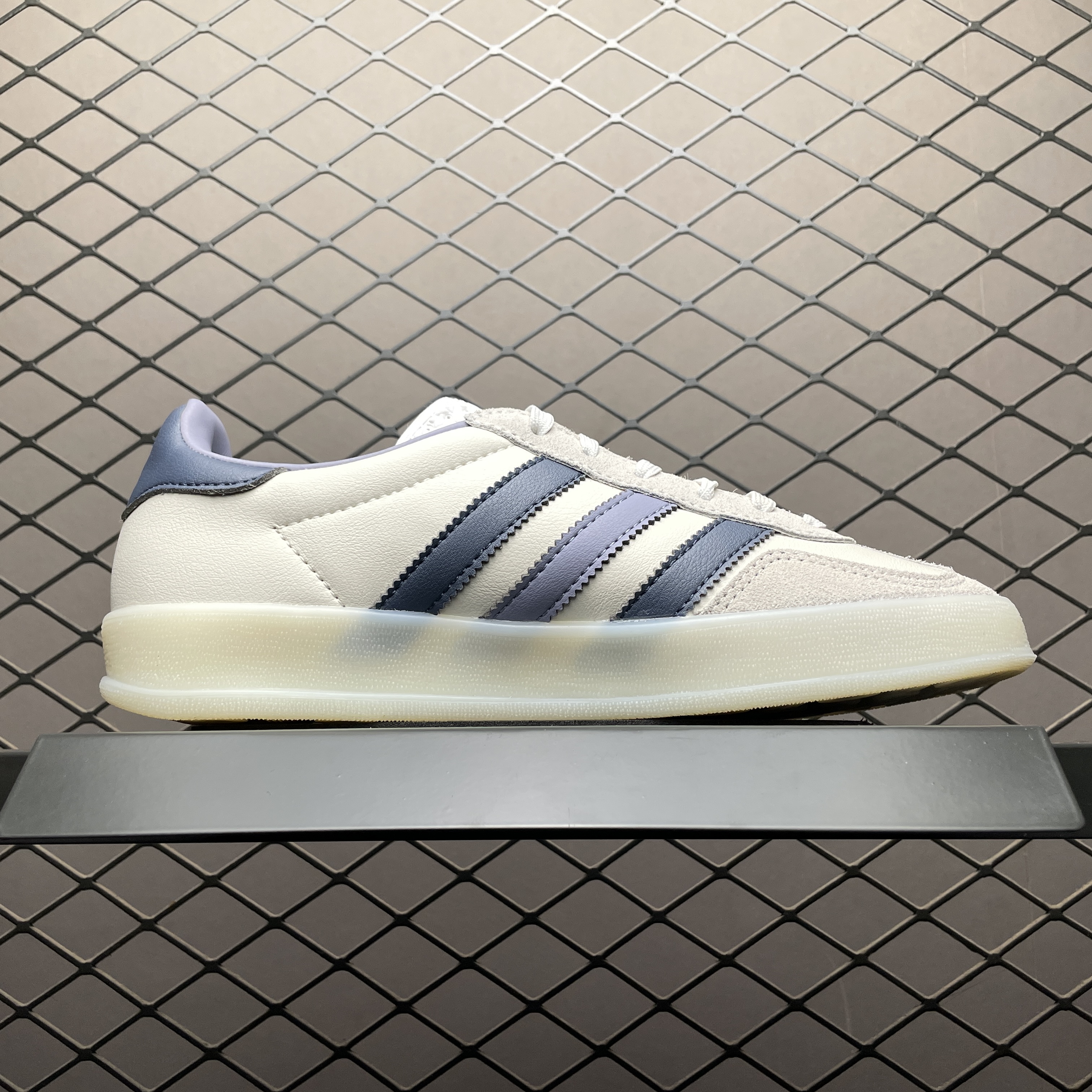 adidas Originals Gazelle Indoor "White/Preloved Ink"（ IG1643）