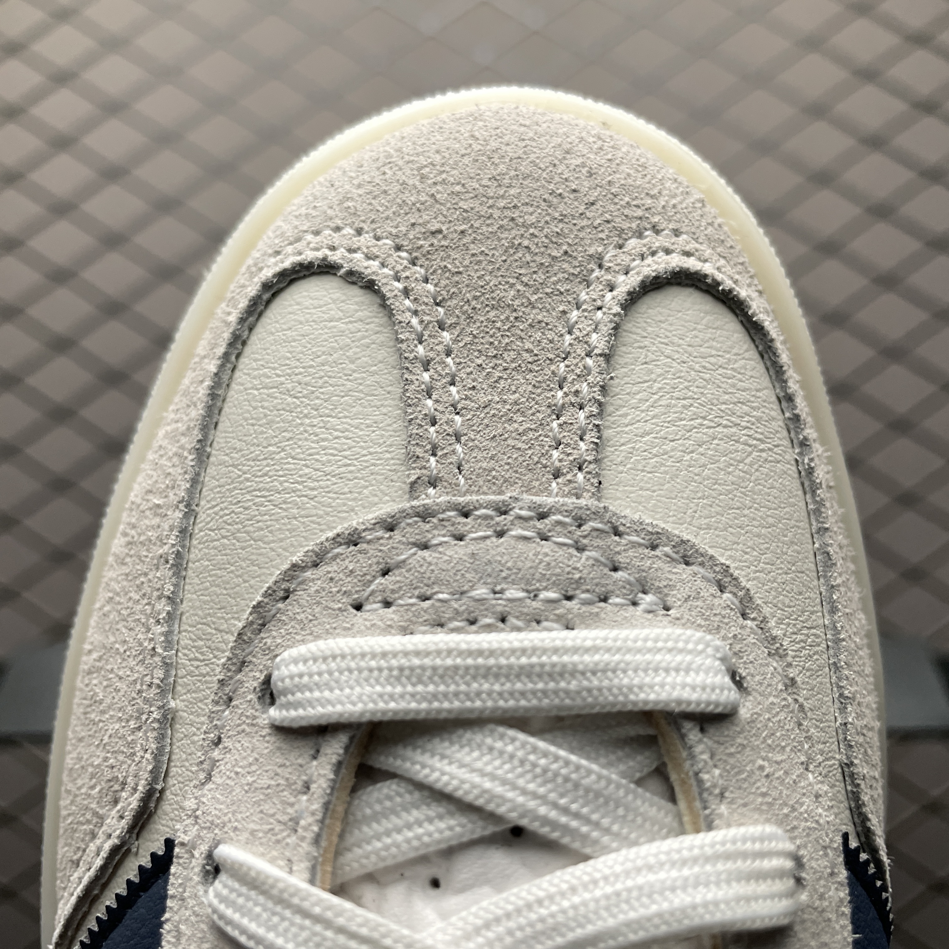 adidas Originals Gazelle Indoor "White/Preloved Ink"（ IG1643）