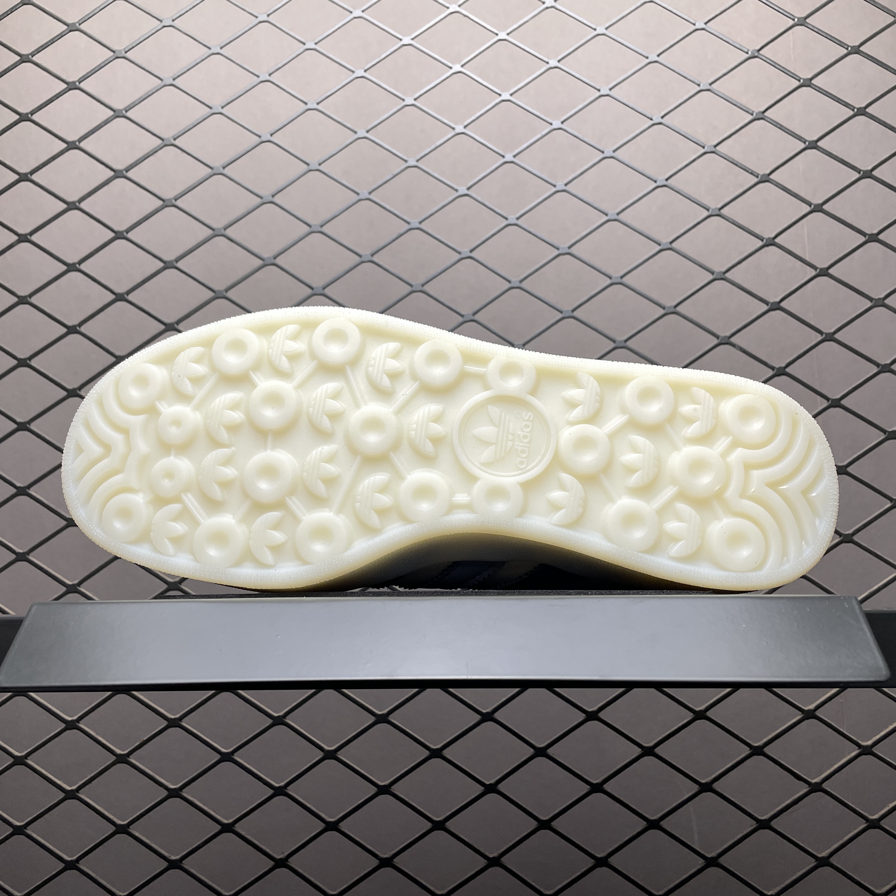 adidas Originals Gazelle Indoor "White/Preloved Ink"（ IG1643）