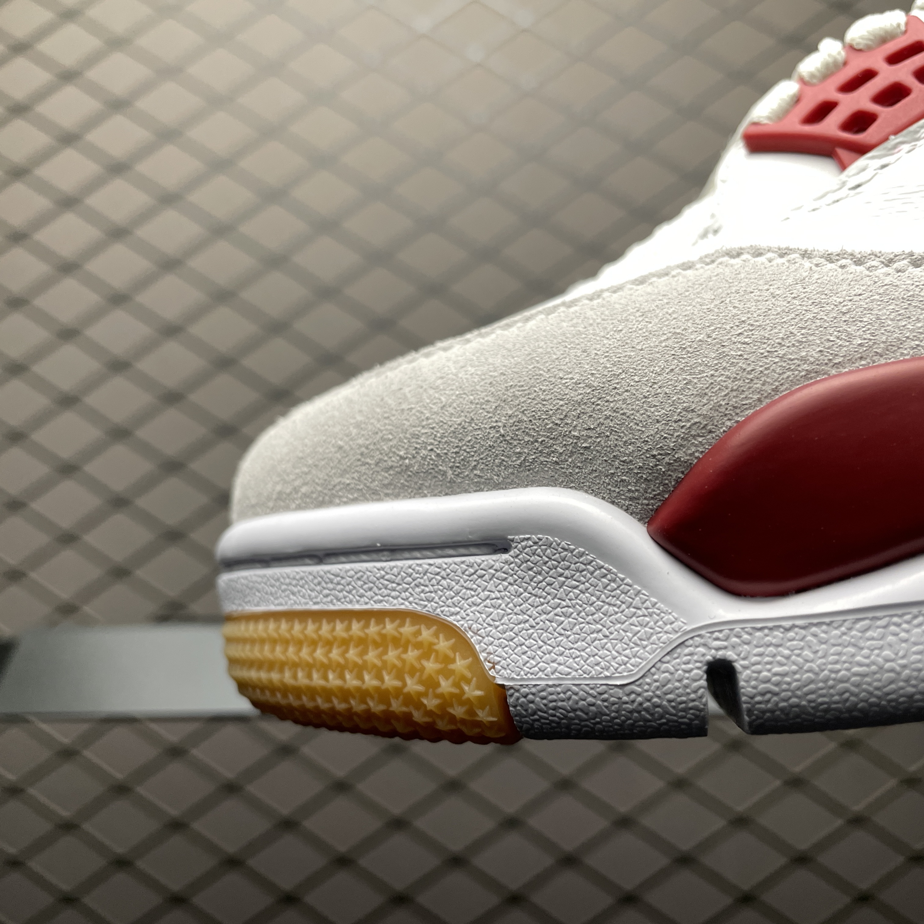 Nike SB × Air Jordan 4 "Varsity Red" (DR5415-106)