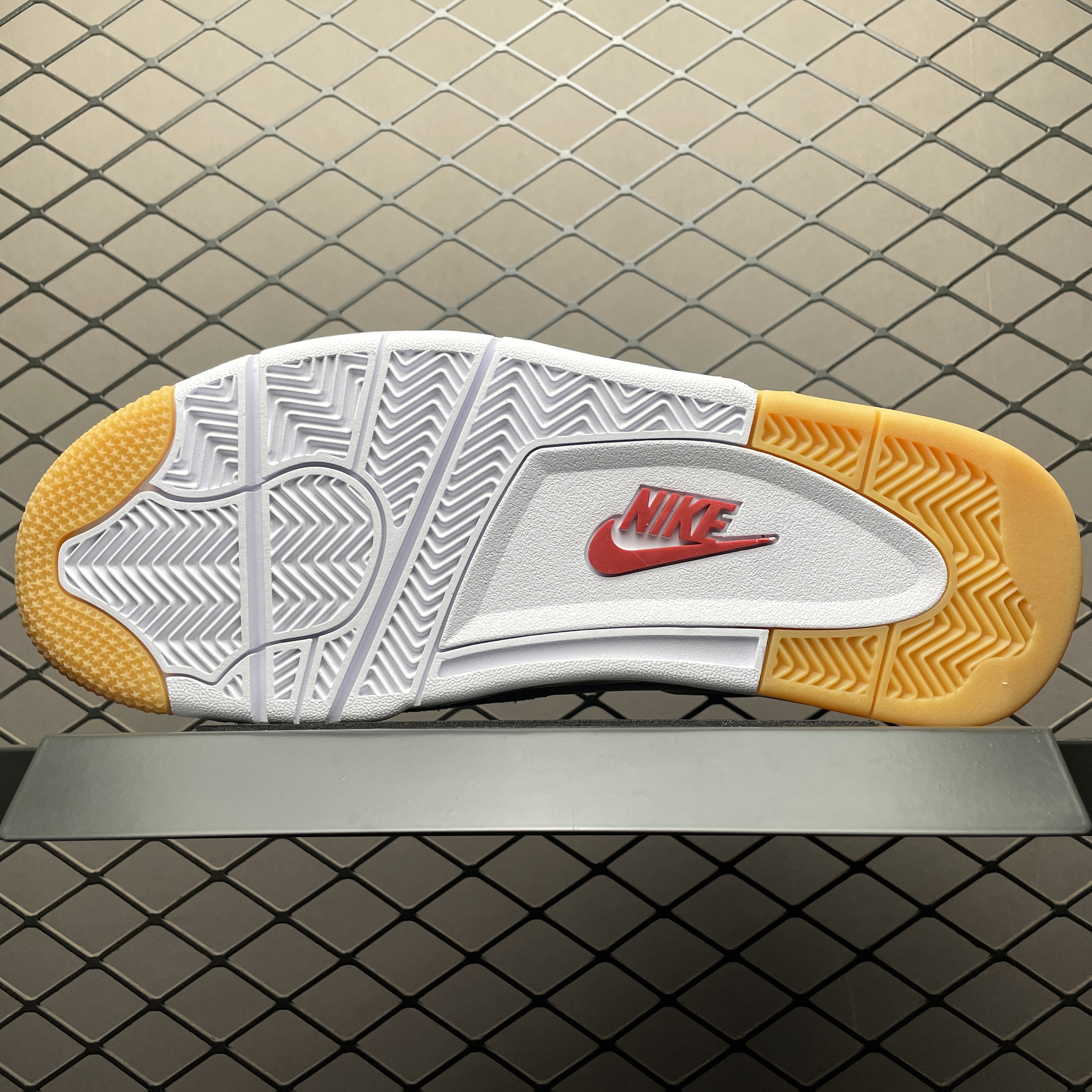 Nike SB × Air Jordan 4 "Varsity Red" (DR5415-106)