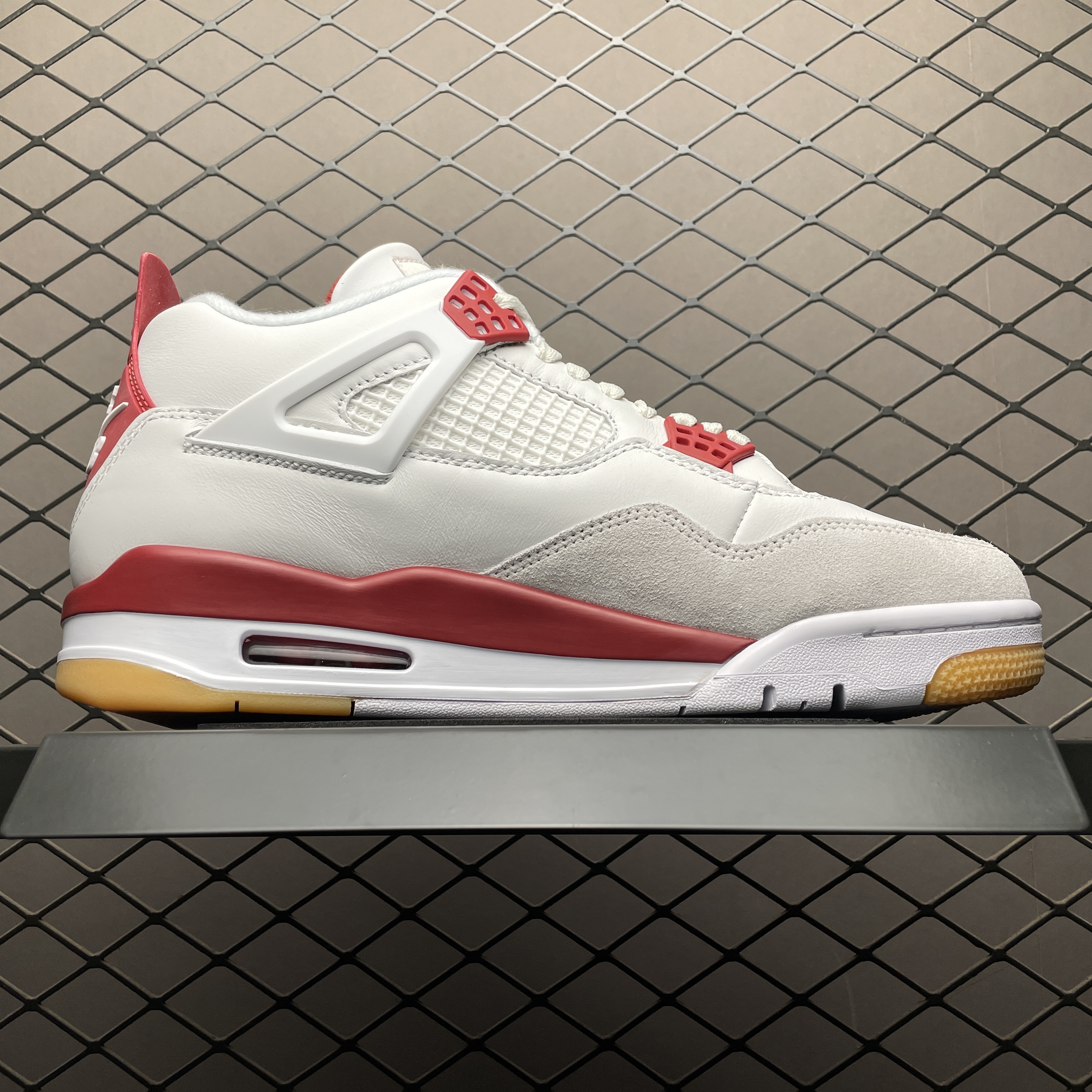 Nike SB × Air Jordan 4 "Varsity Red" (DR5415-106)