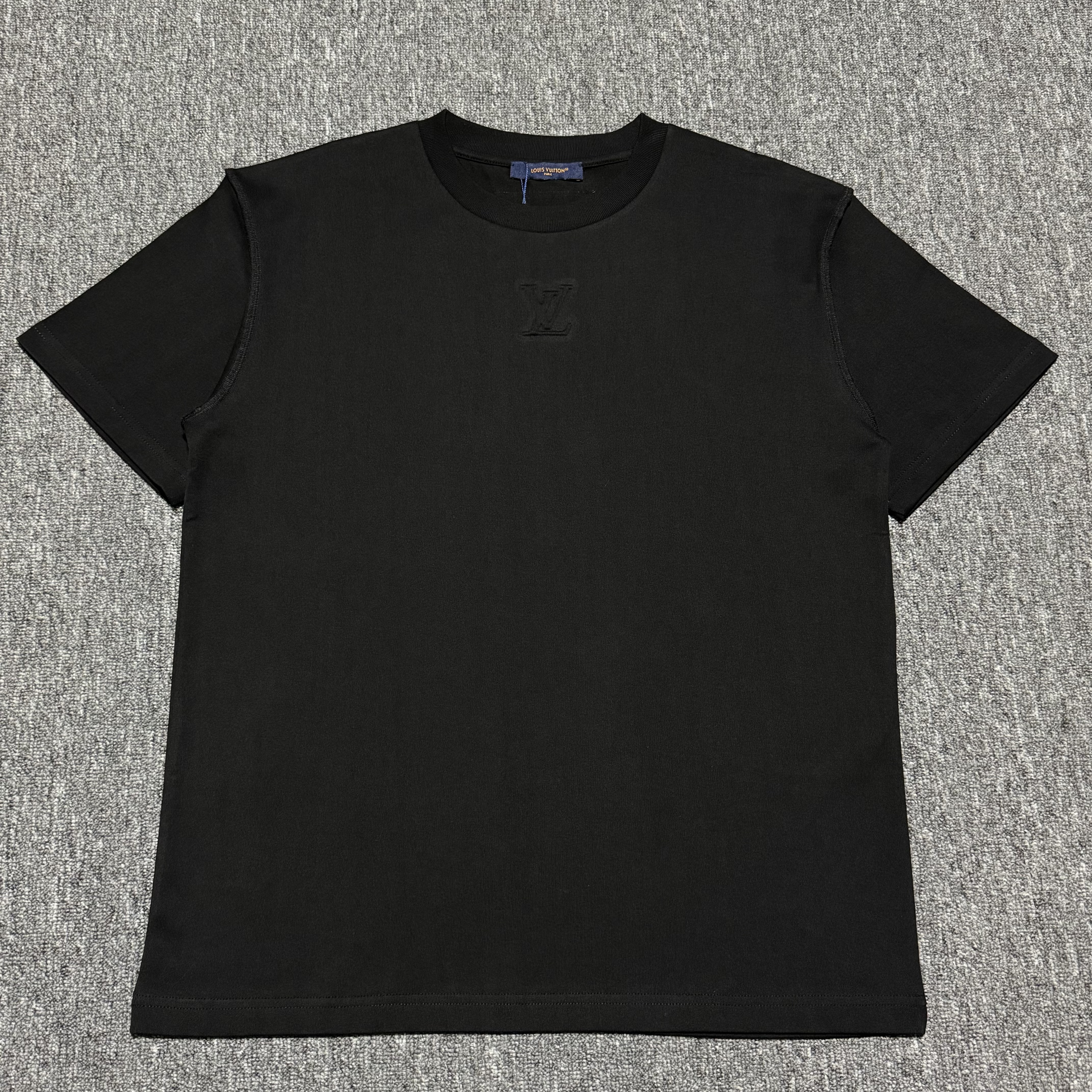 Louis Vuitton Embossed LV T-shirt（1AA5E0)