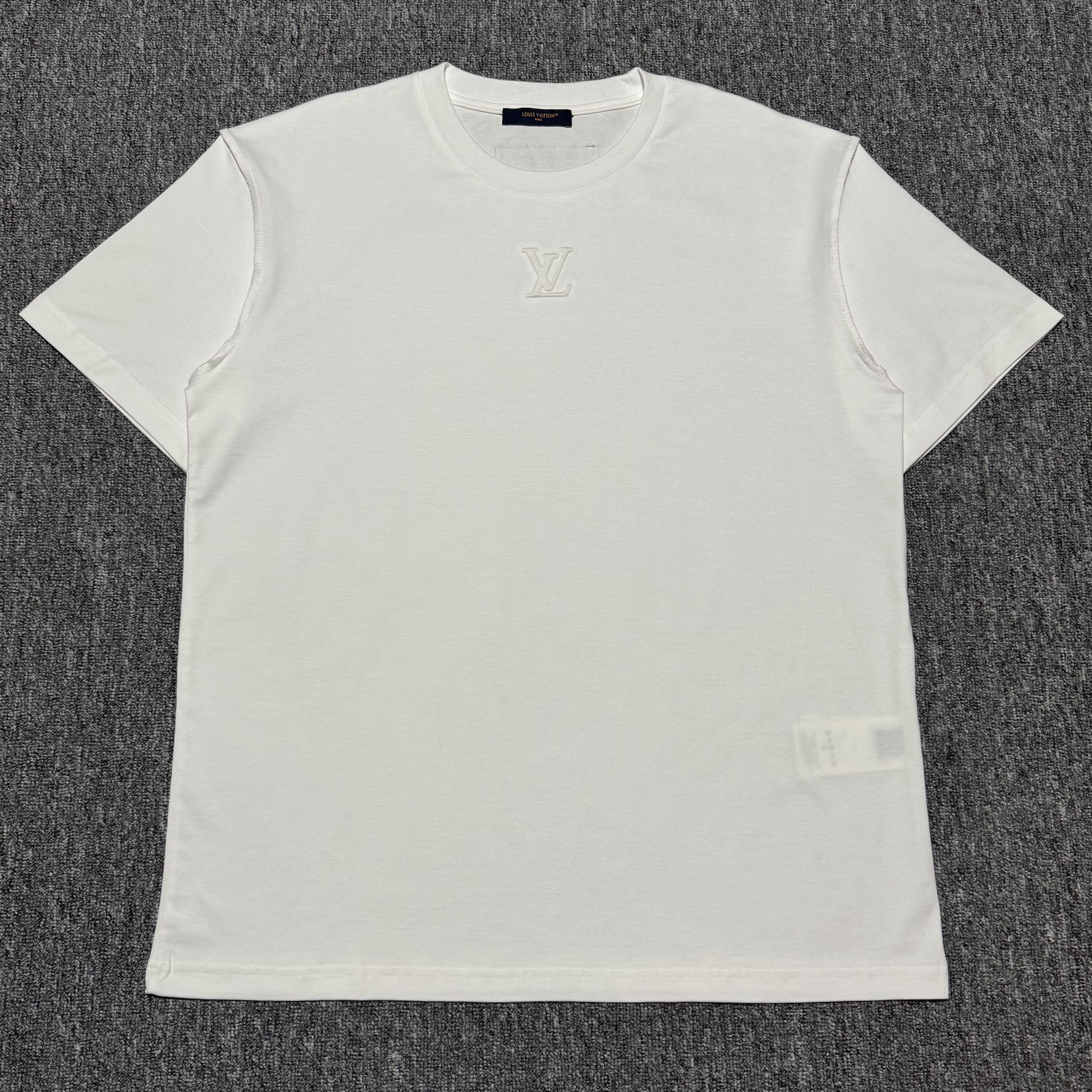 Louis Vuitton Embossed LV T-shirt（1AA5E0)