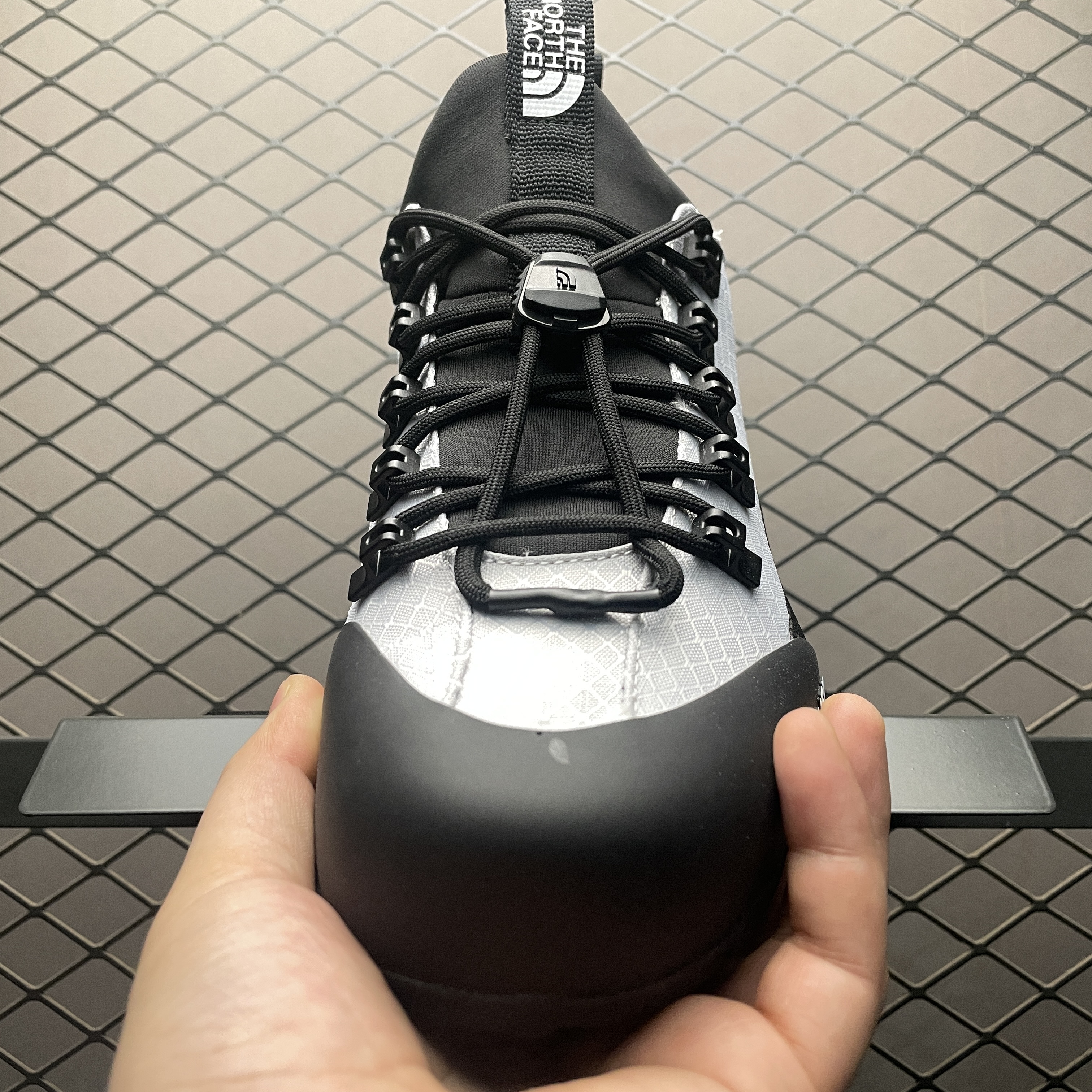 The North Face Glenclyffe Low White Dune / Anthracite (NF0A817B-CO0)