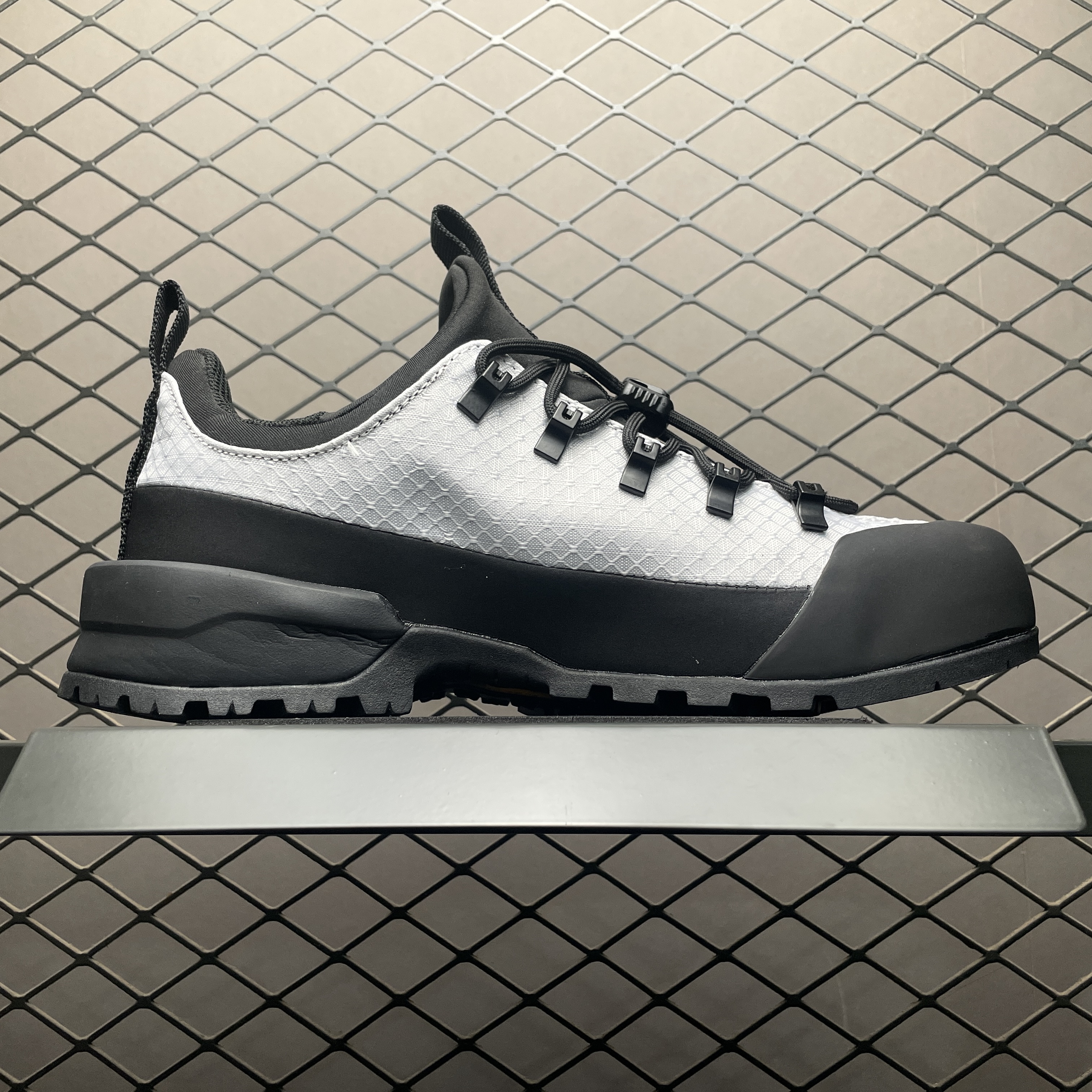 The North Face Glenclyffe Low White Dune / Anthracite (NF0A817B-CO0)