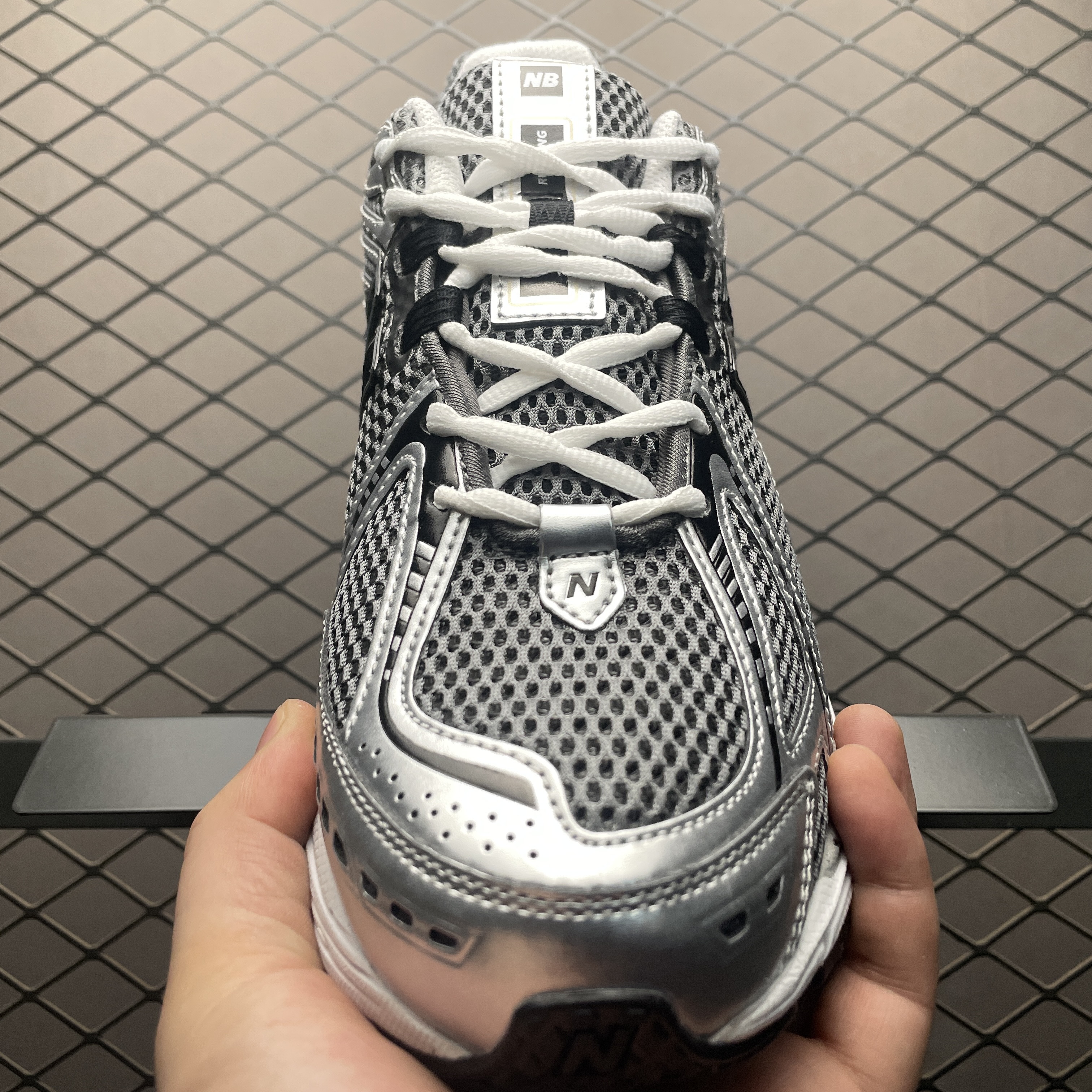 New Balance 1906R "Silver Metallic/Black/White" (U1906RCG）