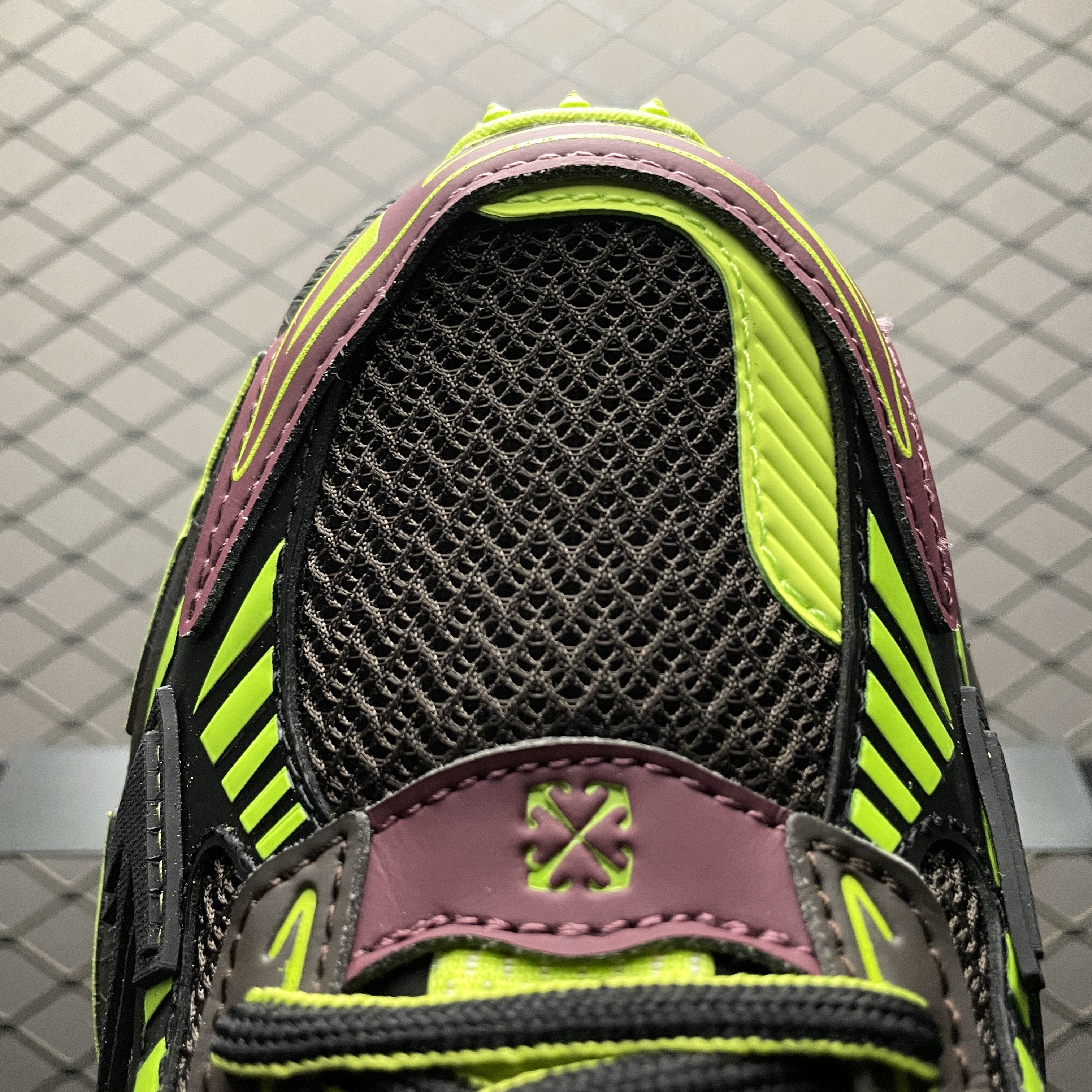 OFF-WHITE Be Right Back Chocolate Brown Green (OMIA295W24FAB0016070)