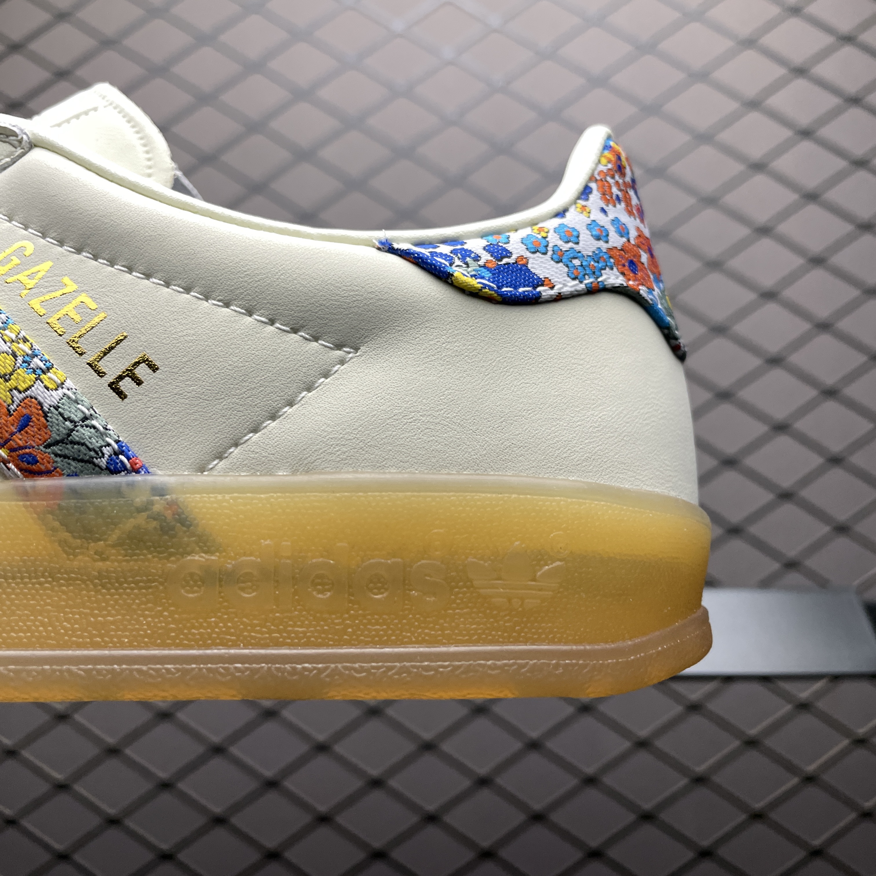 Liberty London × adidas Originals Women's Gazelle Indoor "Off White/Gold Metallic/Gum"（JH7370）