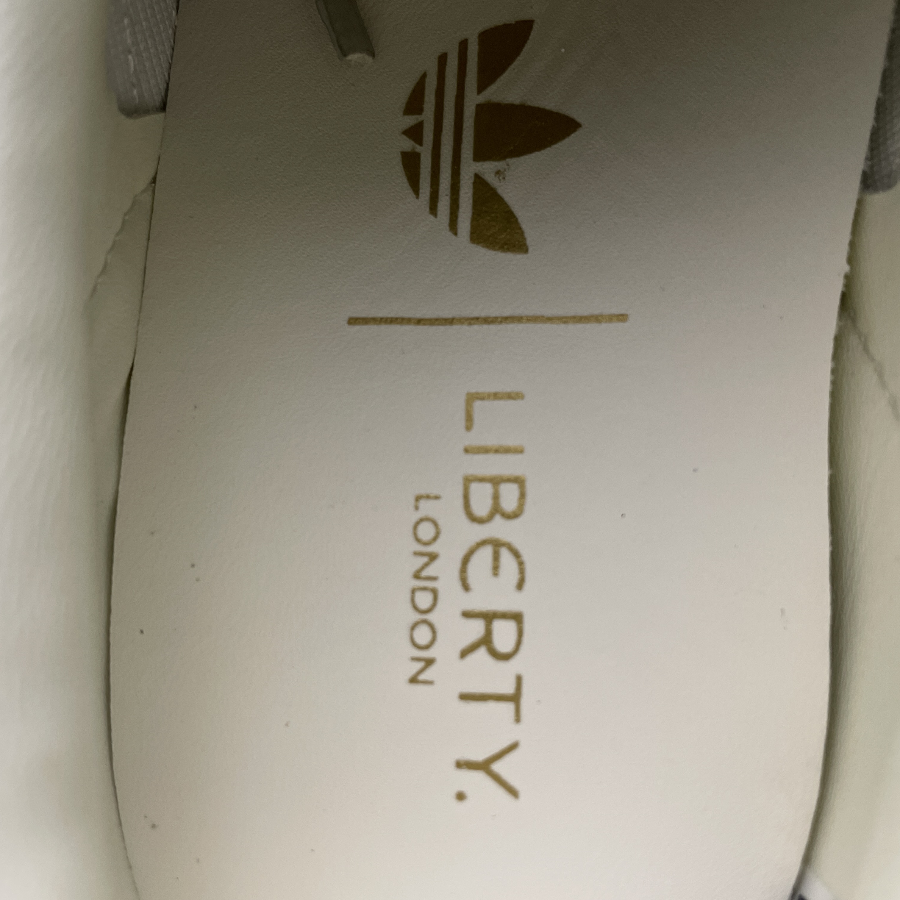 Liberty London × adidas Originals Women's Gazelle Indoor "Off White/Gold Metallic/Gum"（JH7370）
