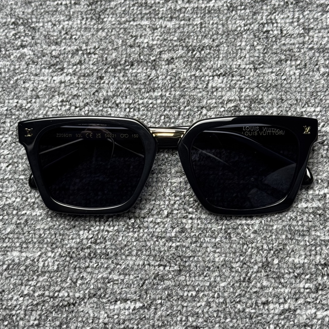 LOUIS VUITTON Sunglasses Plastic Black (Z2090E)