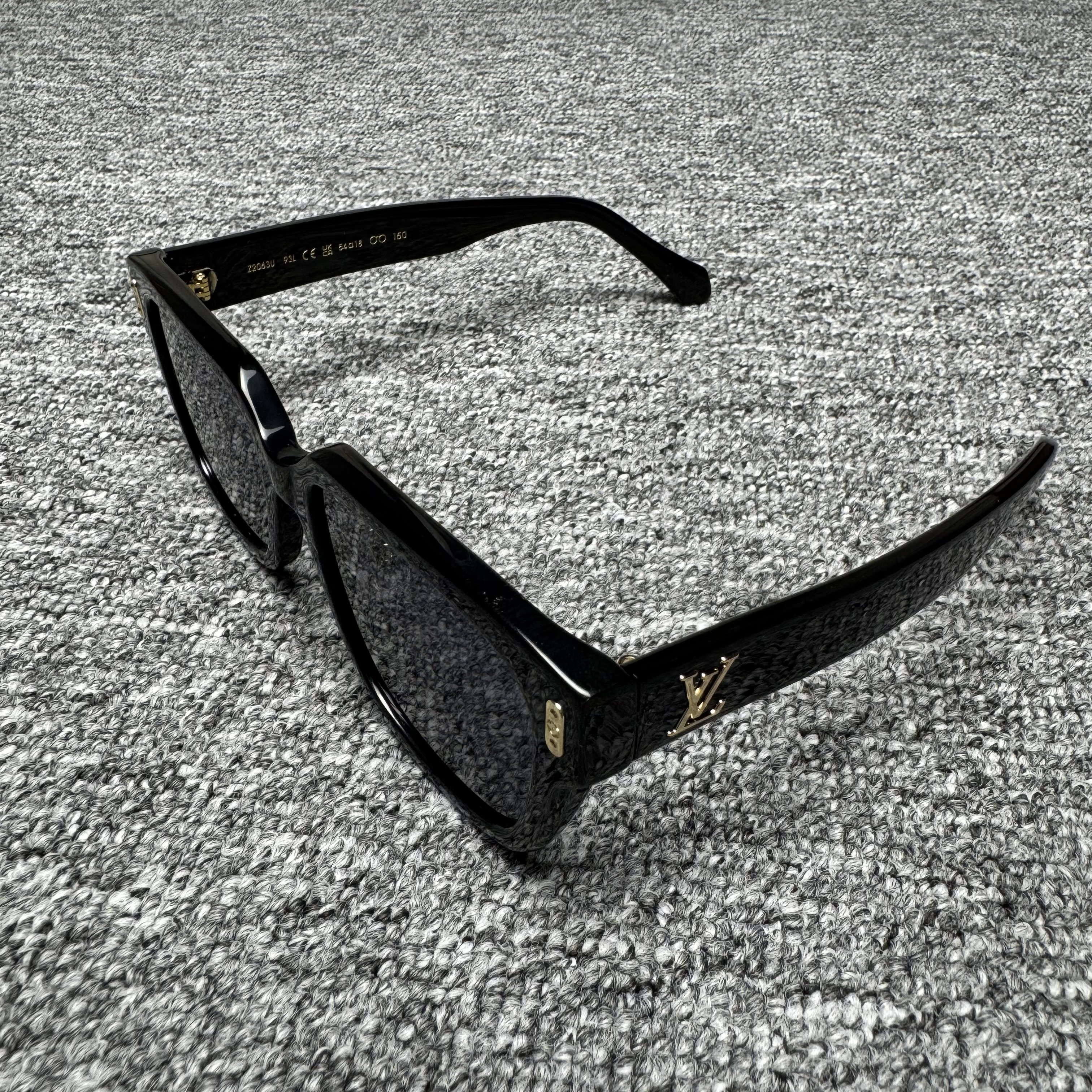 LOUIS VUITTON Confidence Square Sunglasses (Z2063U)