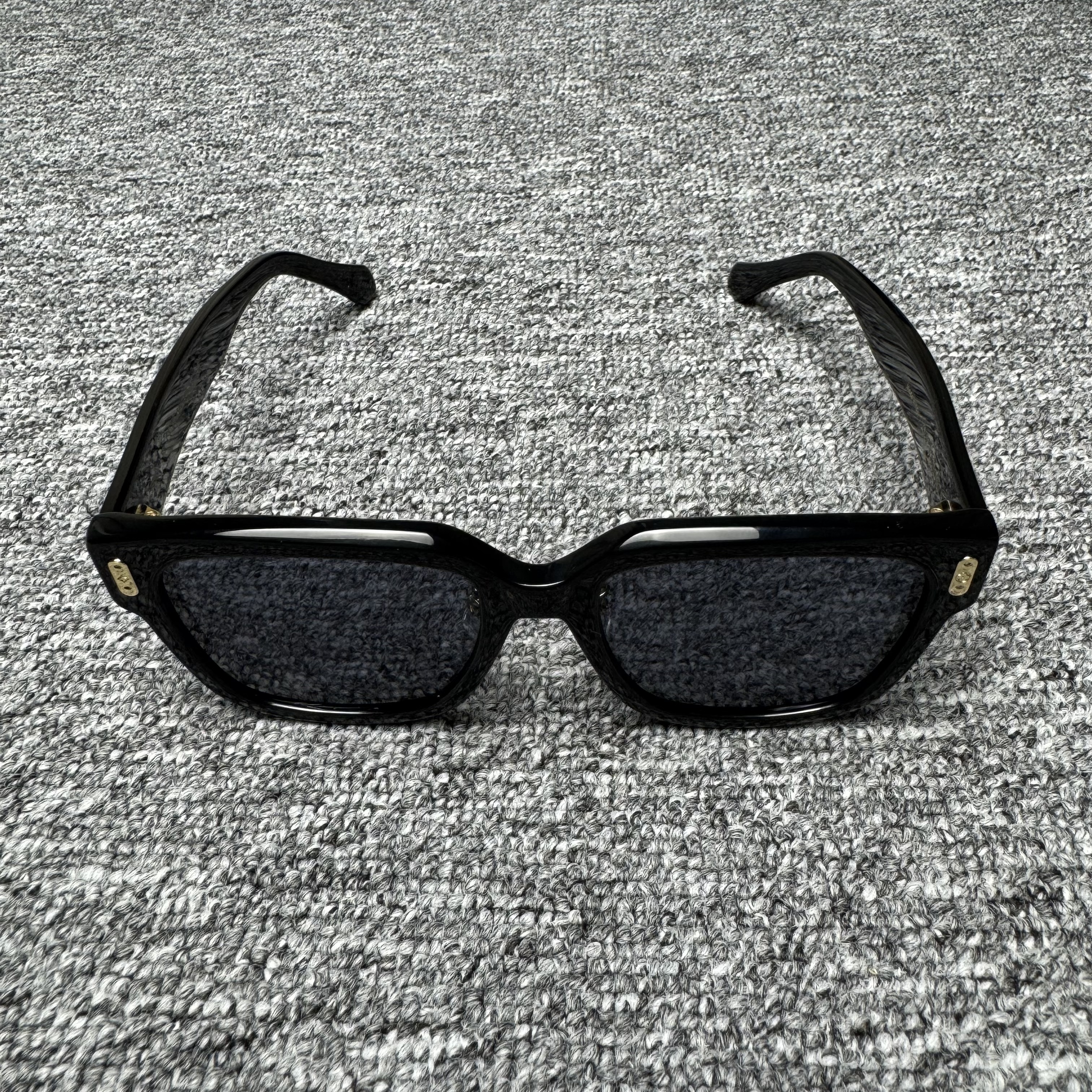 LOUIS VUITTON Confidence Square Sunglasses (Z2063U)