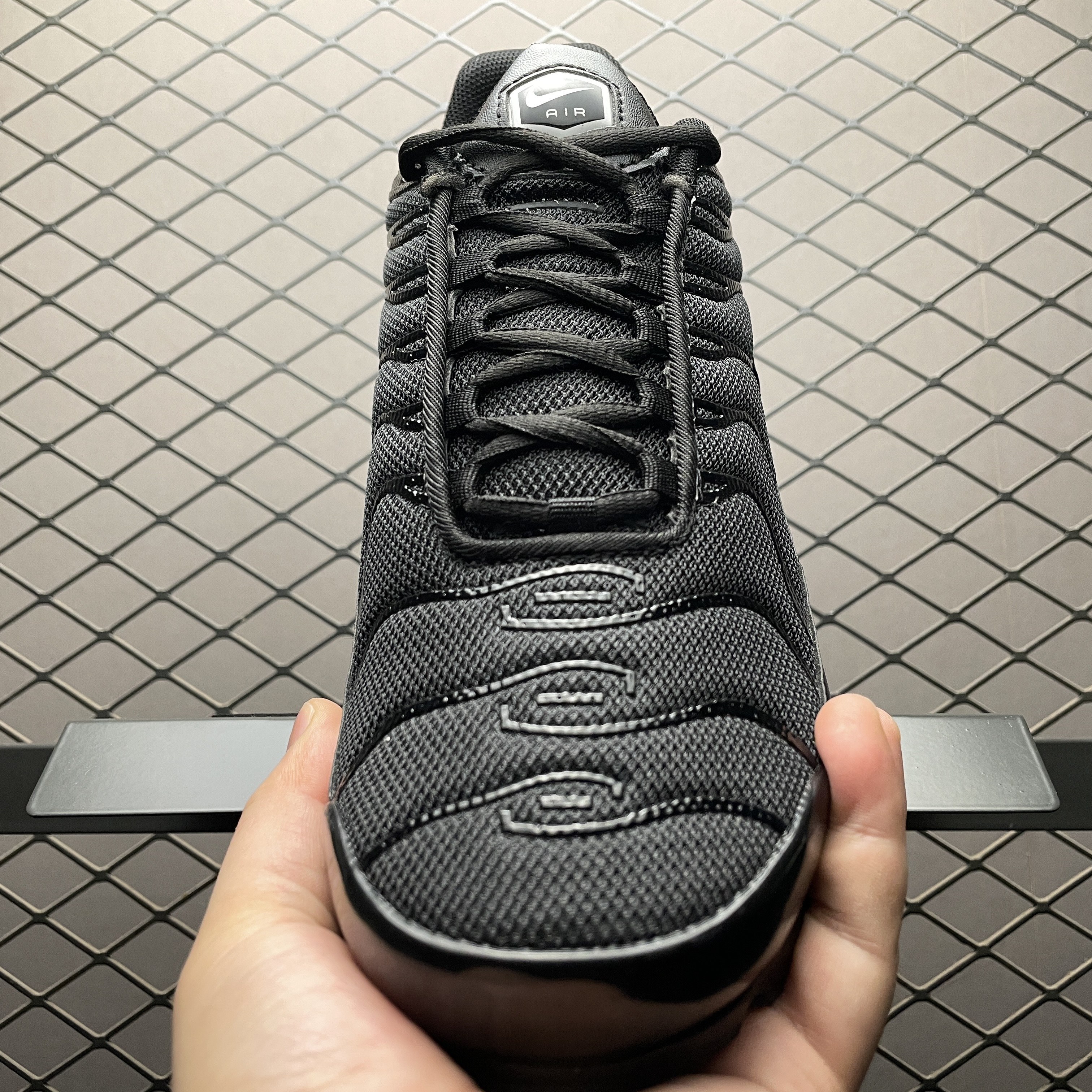 Nike Air Max Plus "Triple Black" (604133-050)