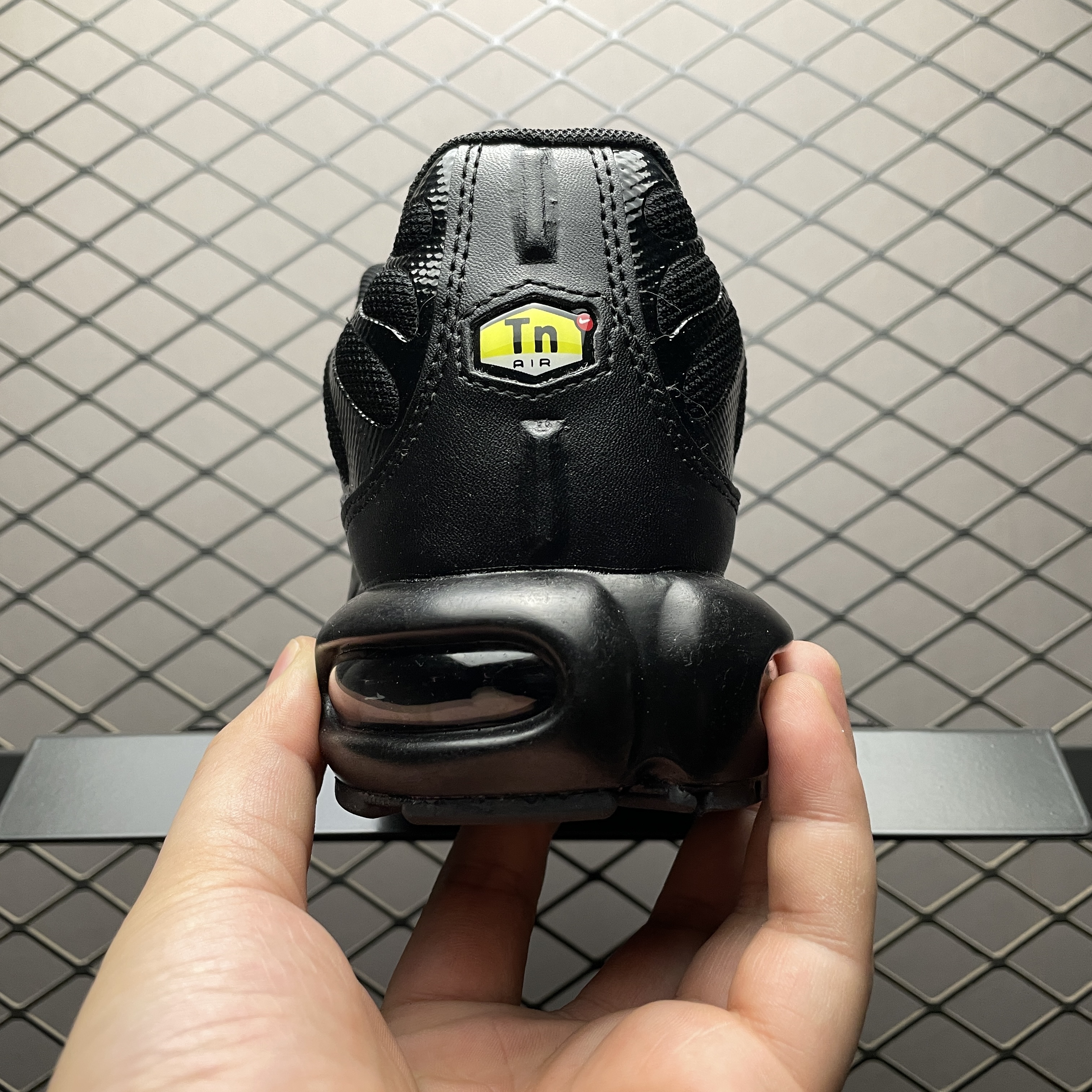 Nike Air Max Plus "Triple Black" (604133-050)