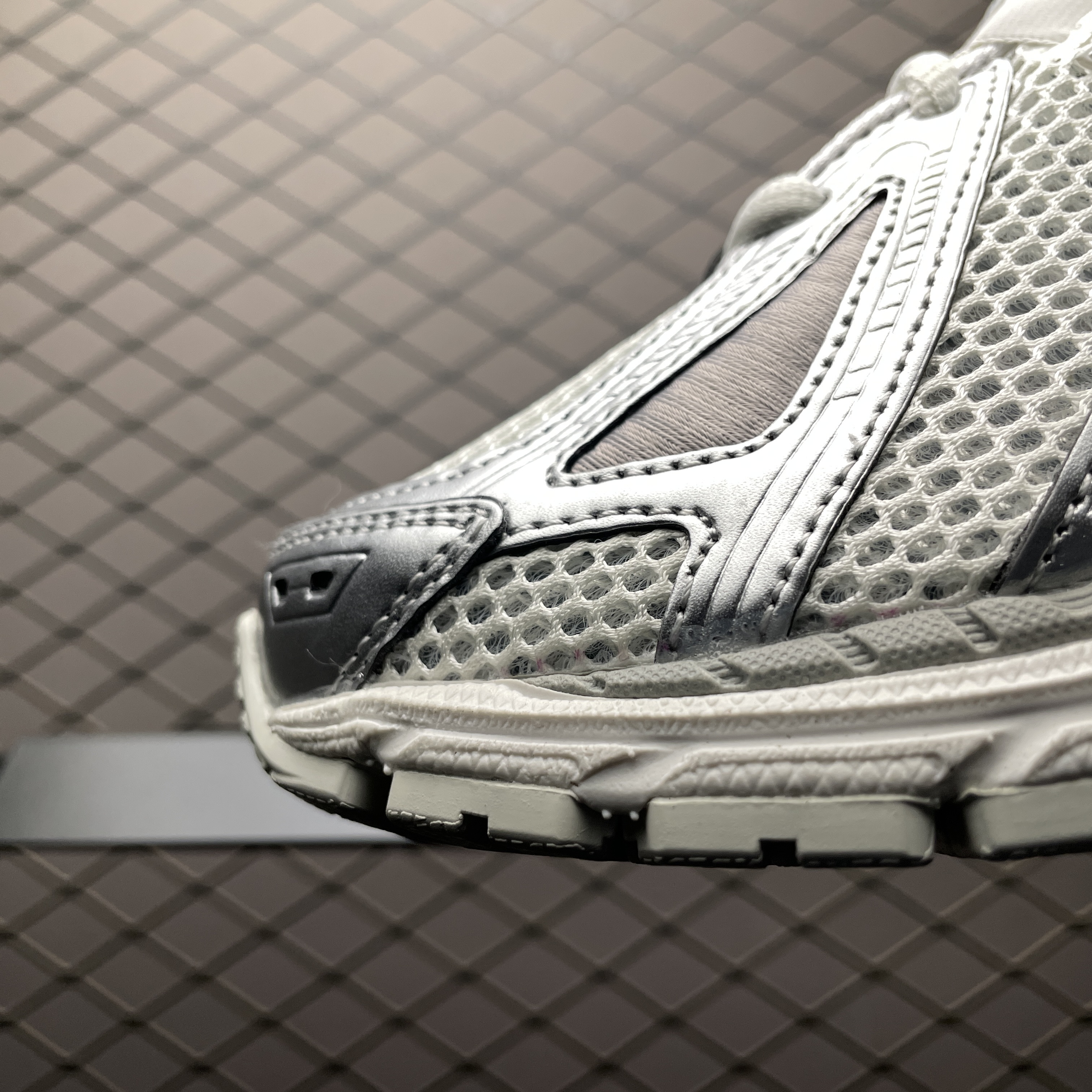 New Balance 1906R Urban Core Silver (M1906RCB）