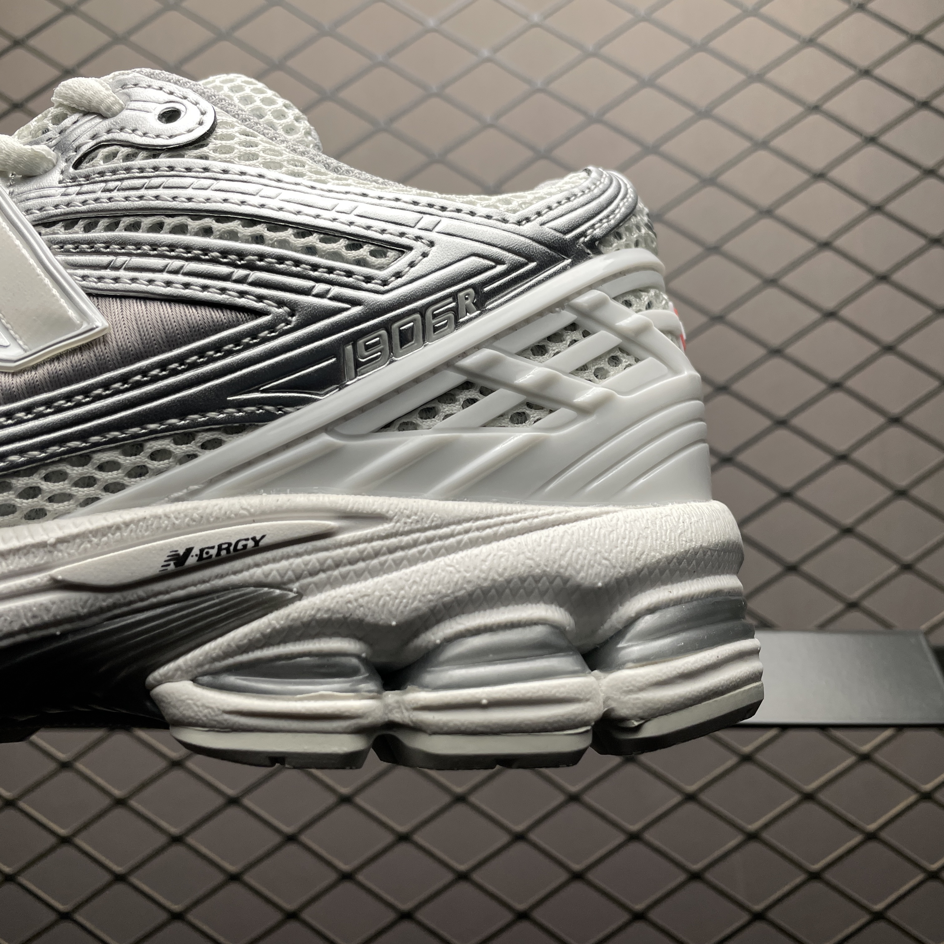 New Balance 1906R Urban Core Silver (M1906RCB）