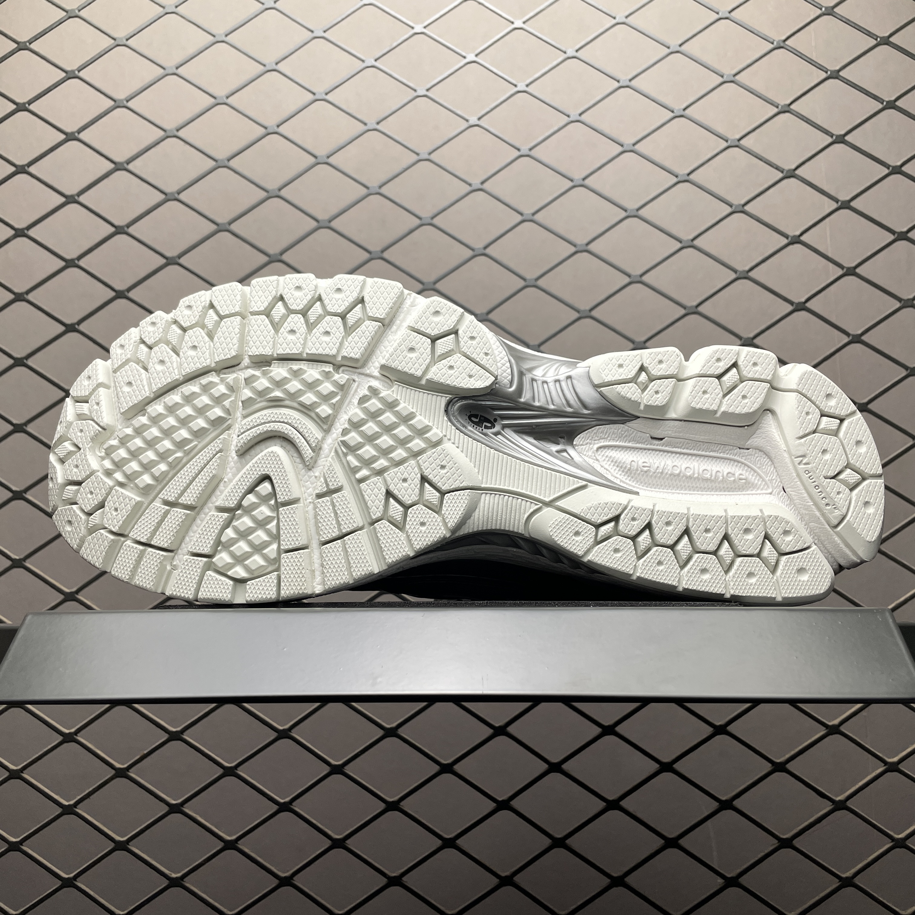 New Balance 1906R Urban Core Silver (M1906RCB）