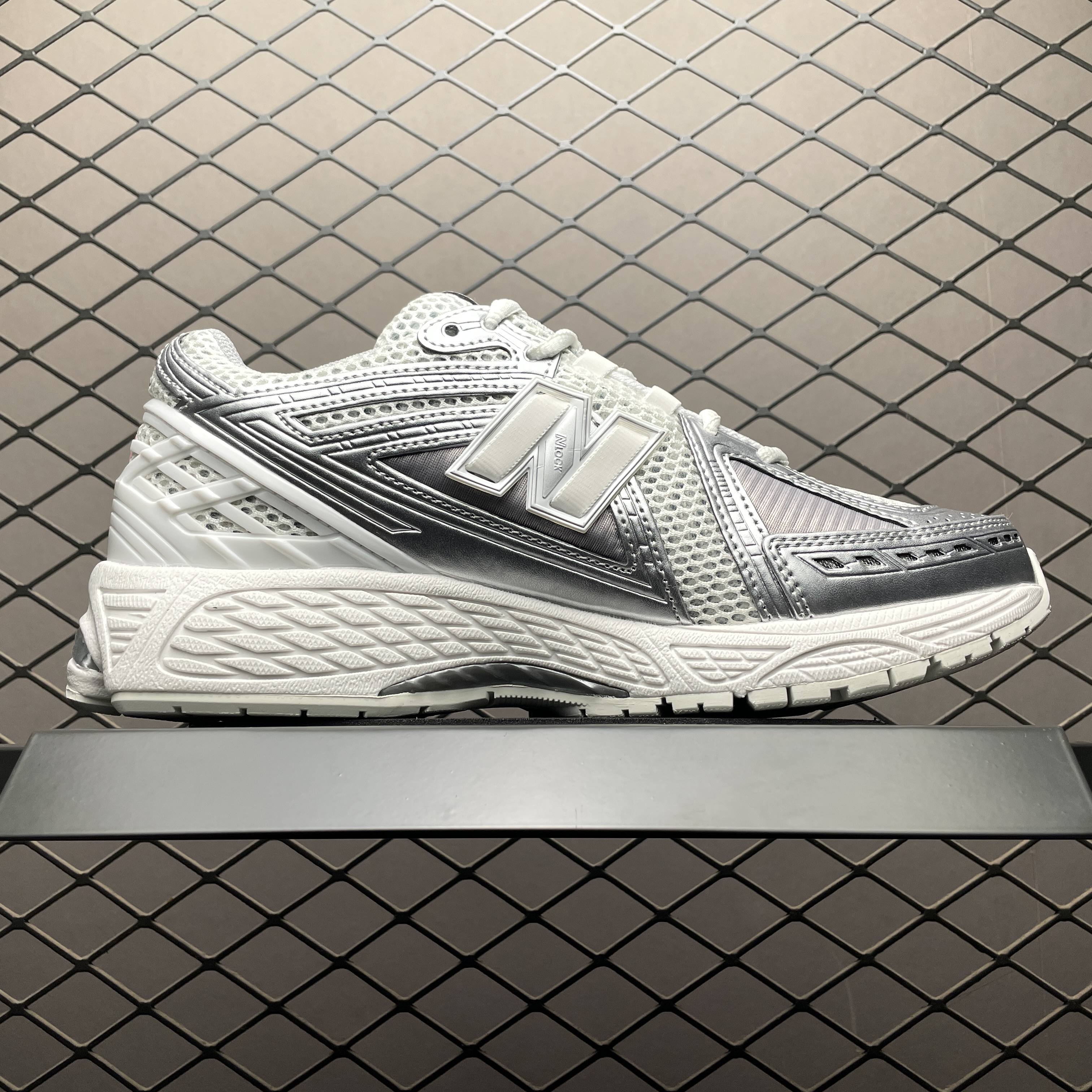 New Balance 1906R Urban Core Silver (M1906RCB）