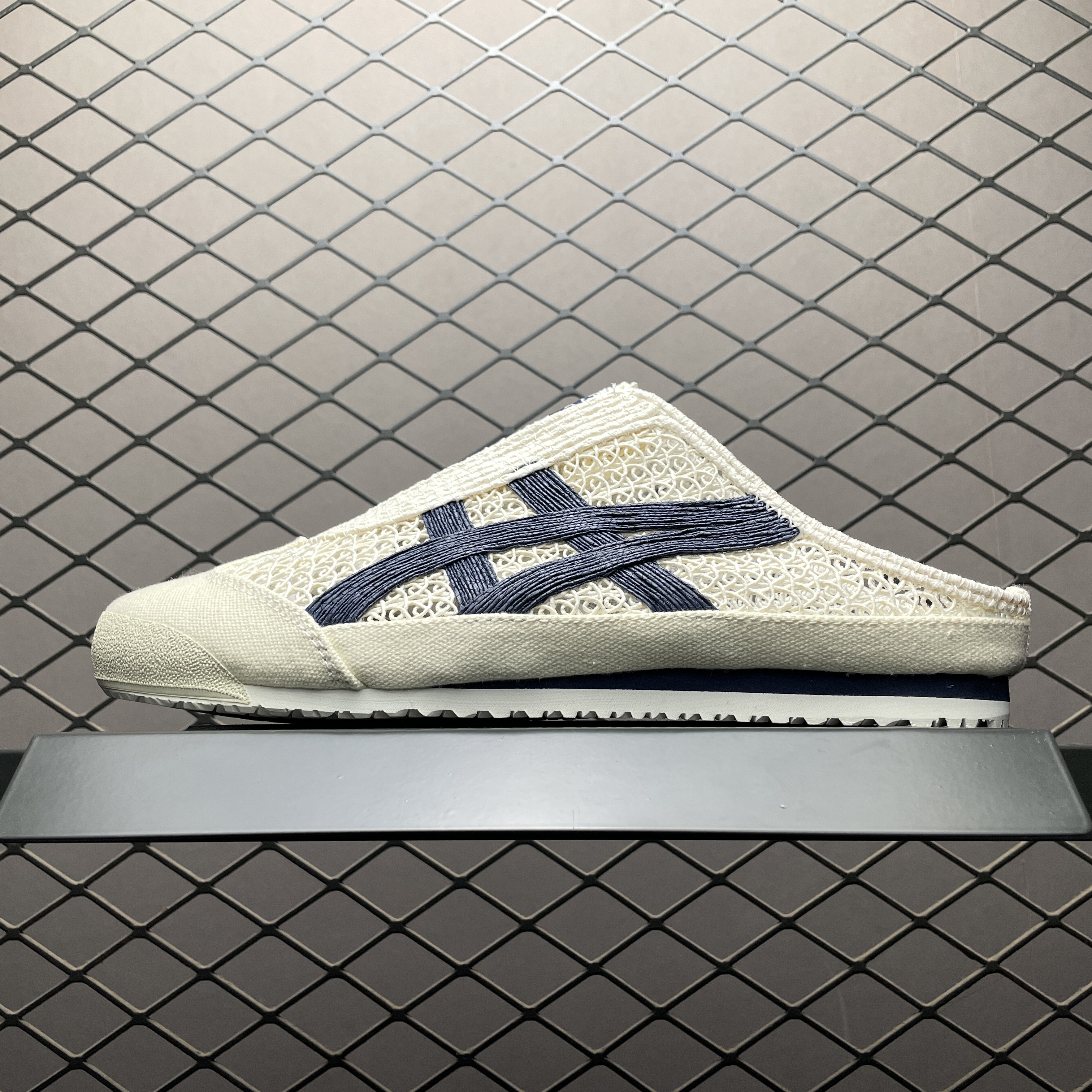 Onitsuka Tiger Mexico 66 Sabot "Birch/Peacoat"（1183C123-200）