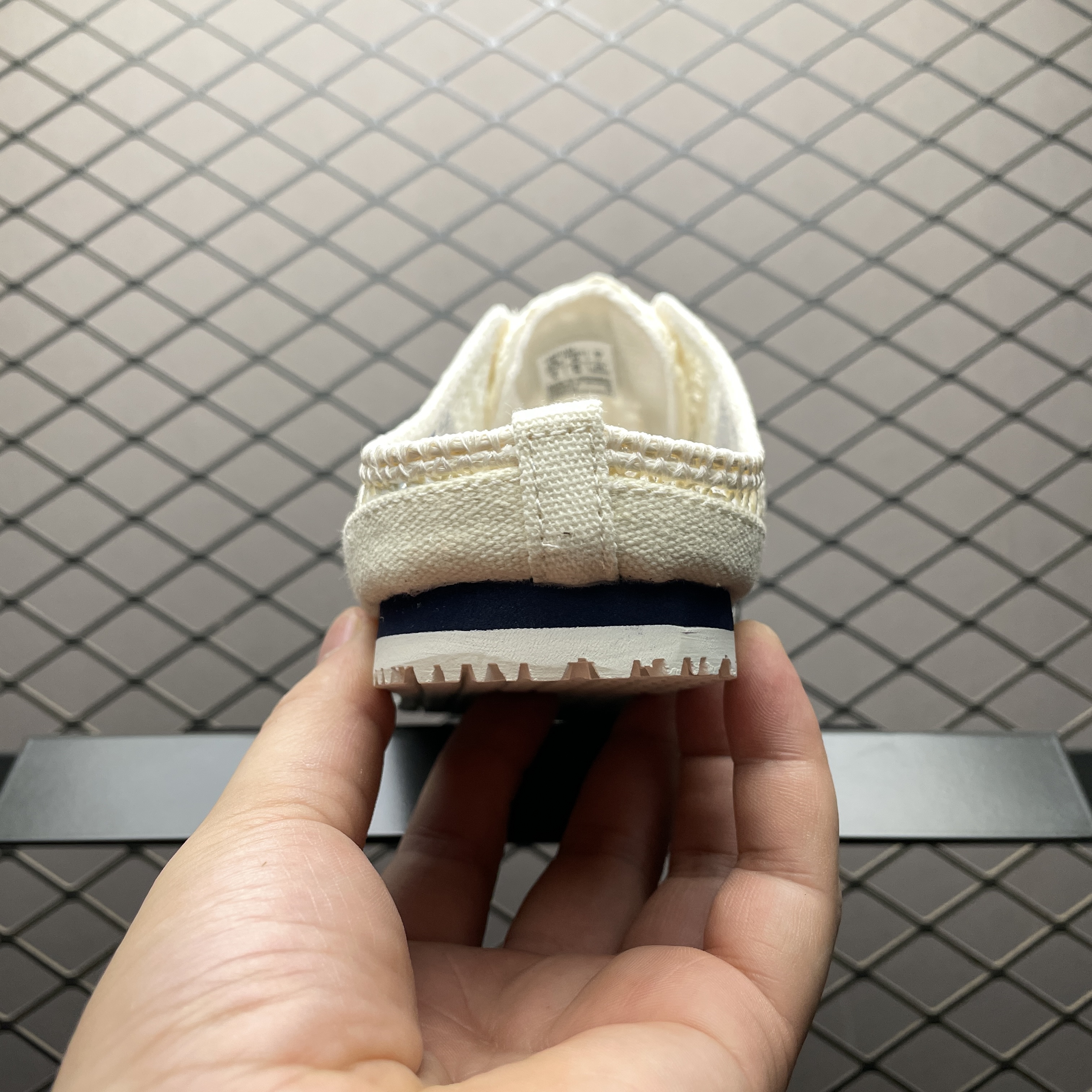 Onitsuka Tiger Mexico 66 Sabot "Birch/Peacoat"（1183C123-200）