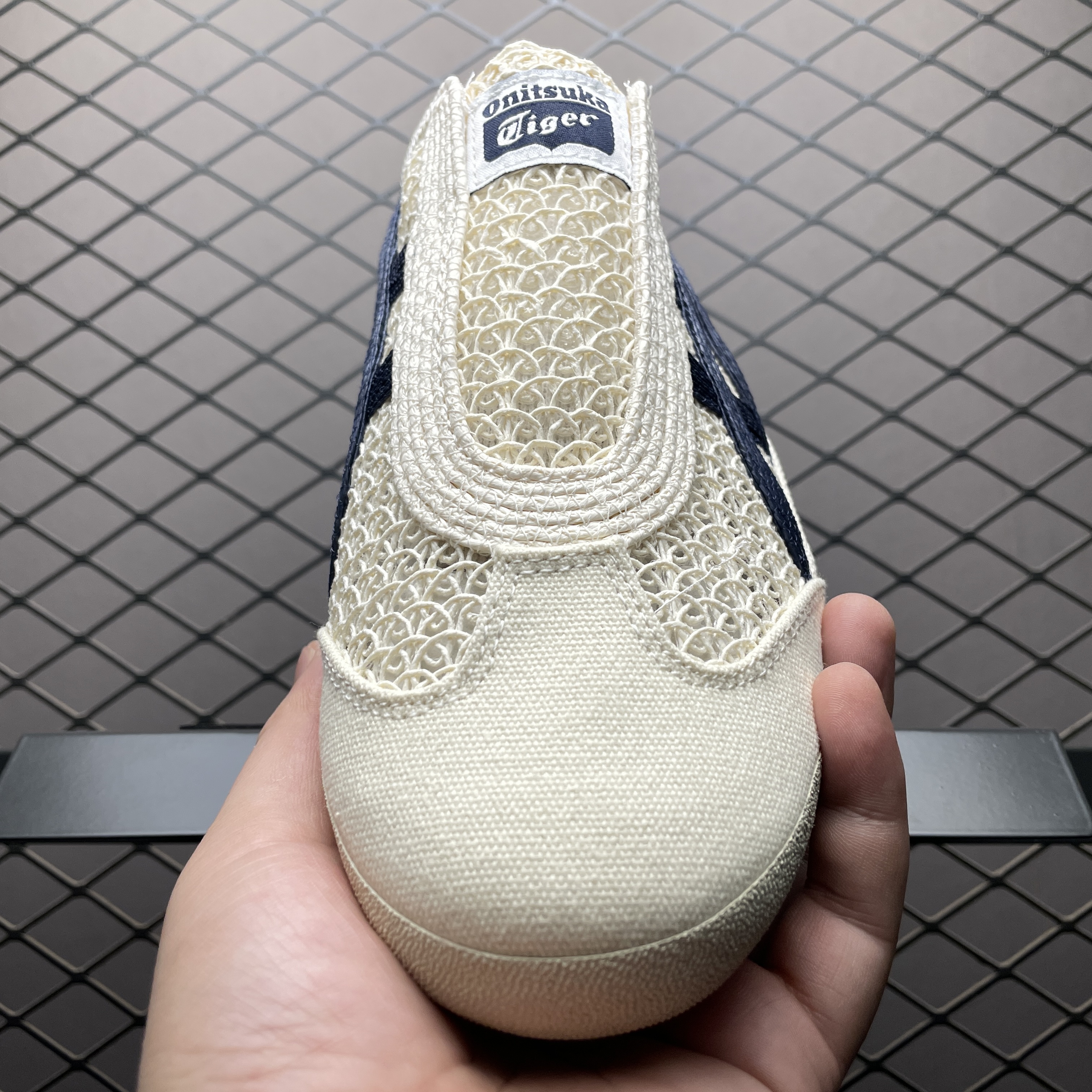 Onitsuka Tiger Mexico 66 Sabot "Birch/Peacoat"（1183C123-200）