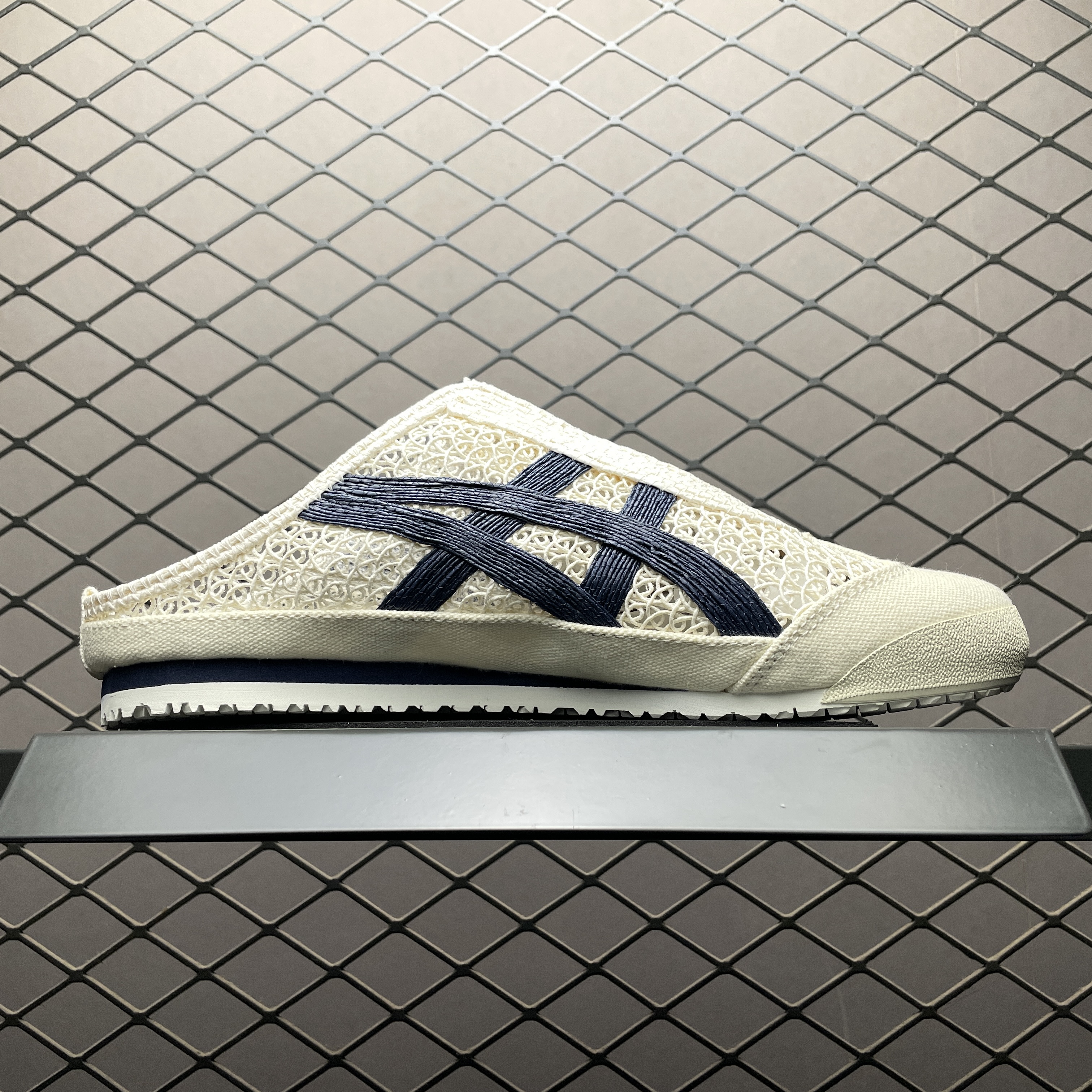 Onitsuka Tiger Mexico 66 Sabot "Birch/Peacoat"（1183C123-200）