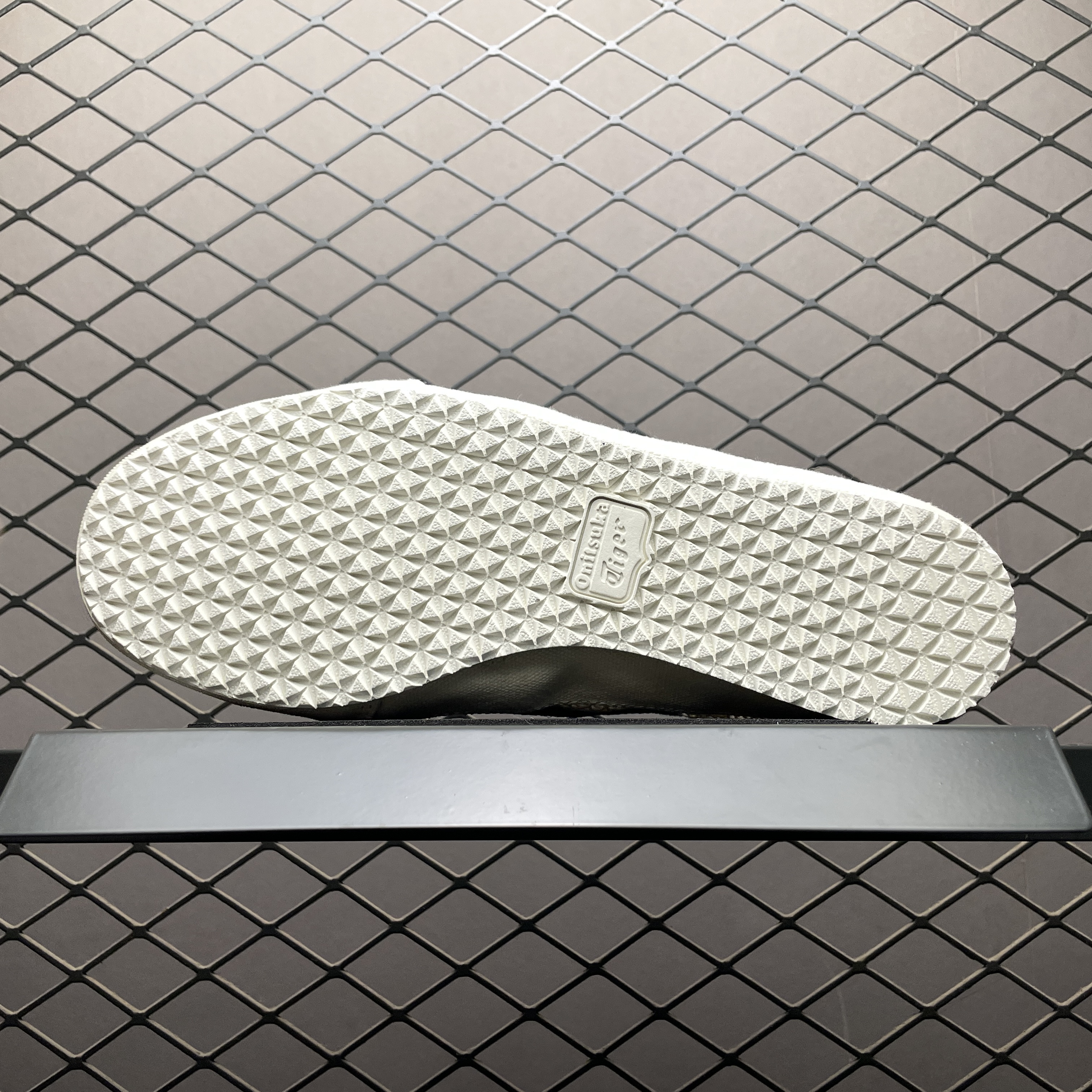 Onitsuka Tiger Mexico 66 Sabot "Birch/Peacoat"（1183C123-200）