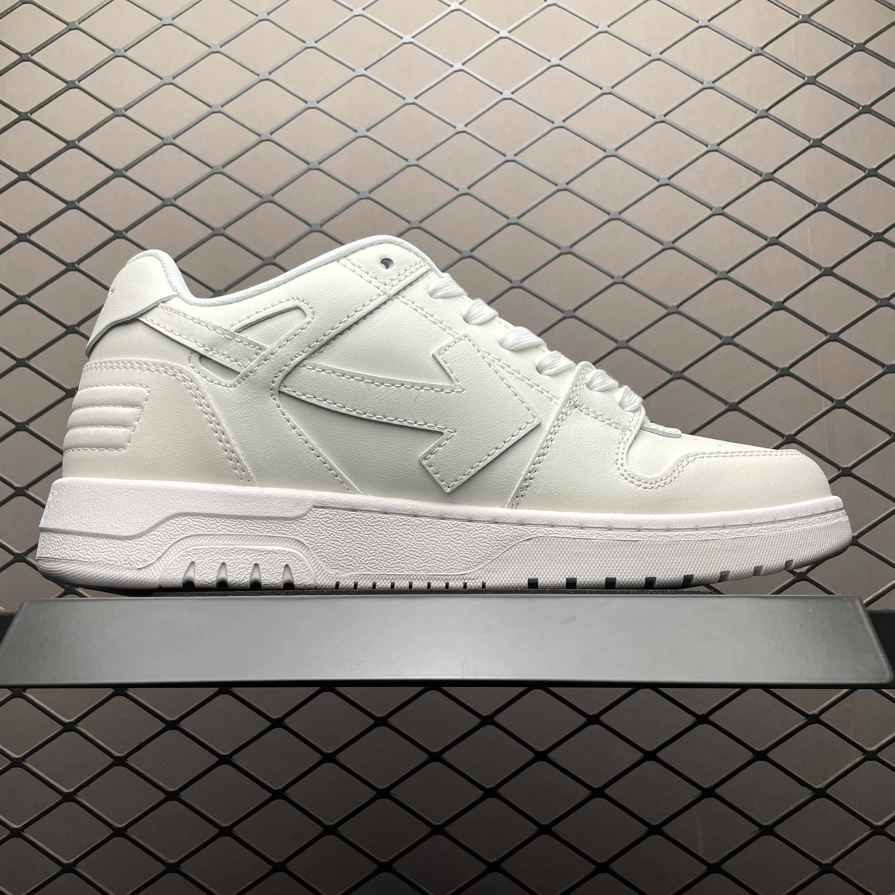 OFF-WHITE Out Of Office OOO Low Tops Animation (OMIA189S25LEA00D0145)