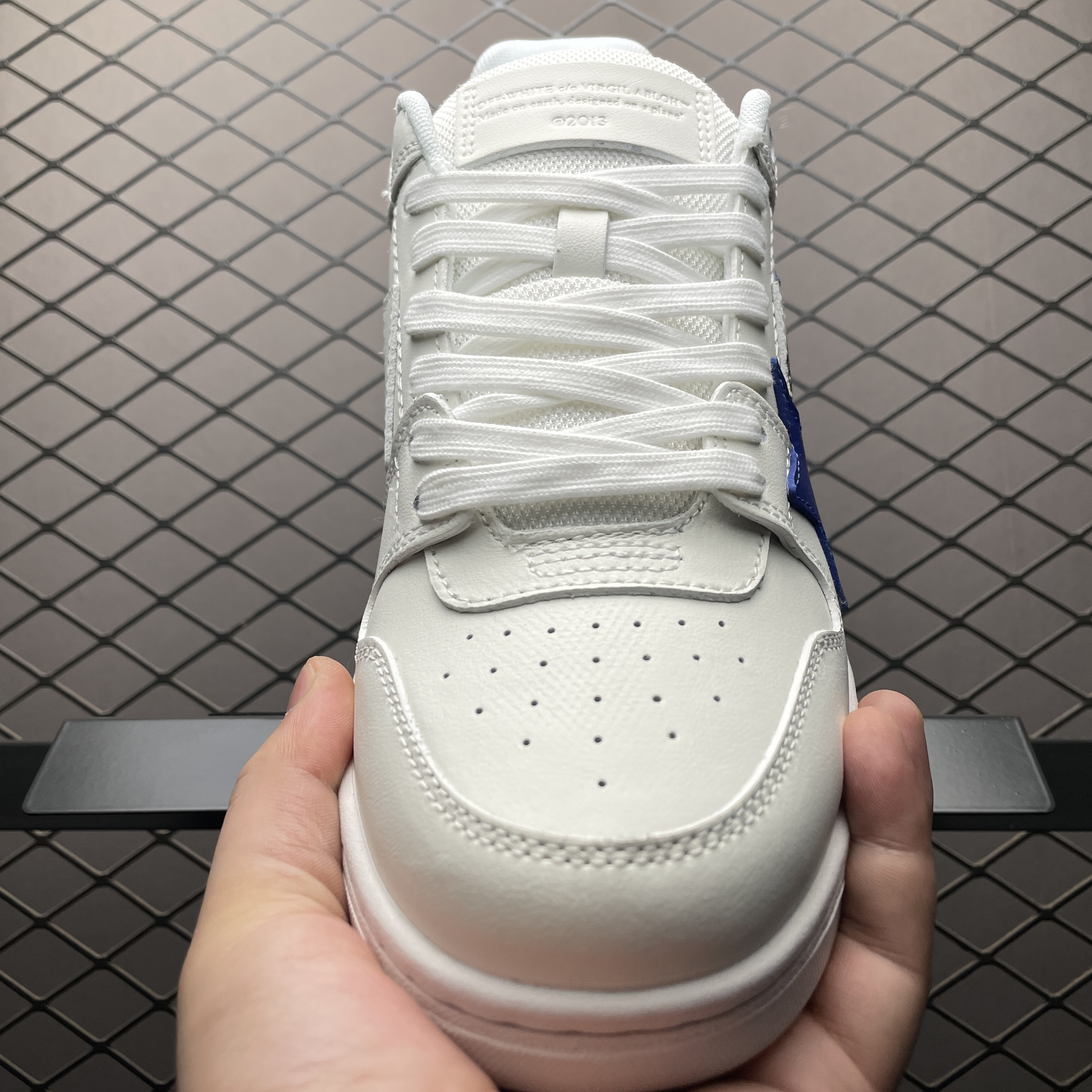 OFF-WHITE Out Of Office OOO Low Tops Animation (OMIA189S25LEA00D0145)