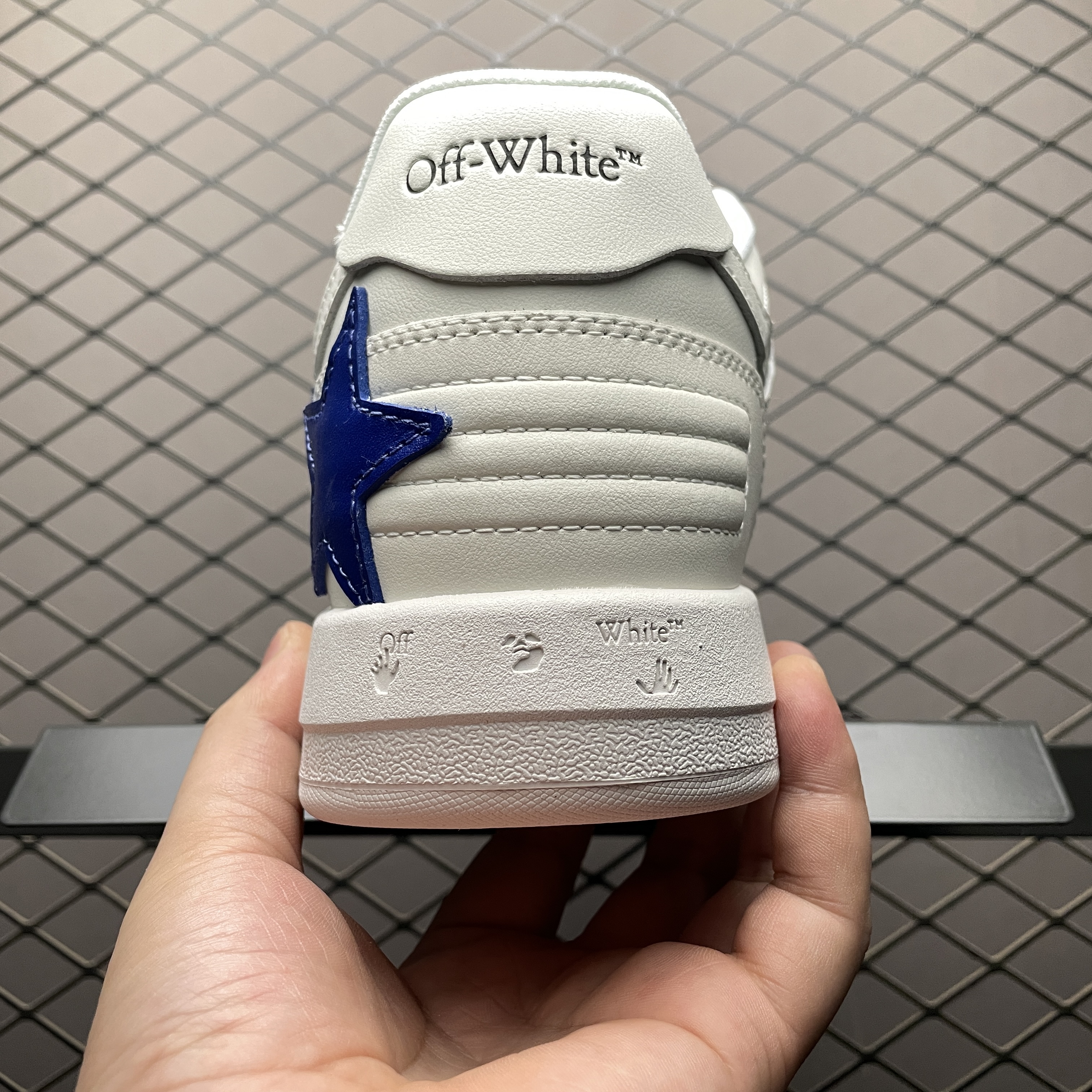 OFF-WHITE Out Of Office OOO Low Tops Animation (OMIA189S25LEA00D0145)