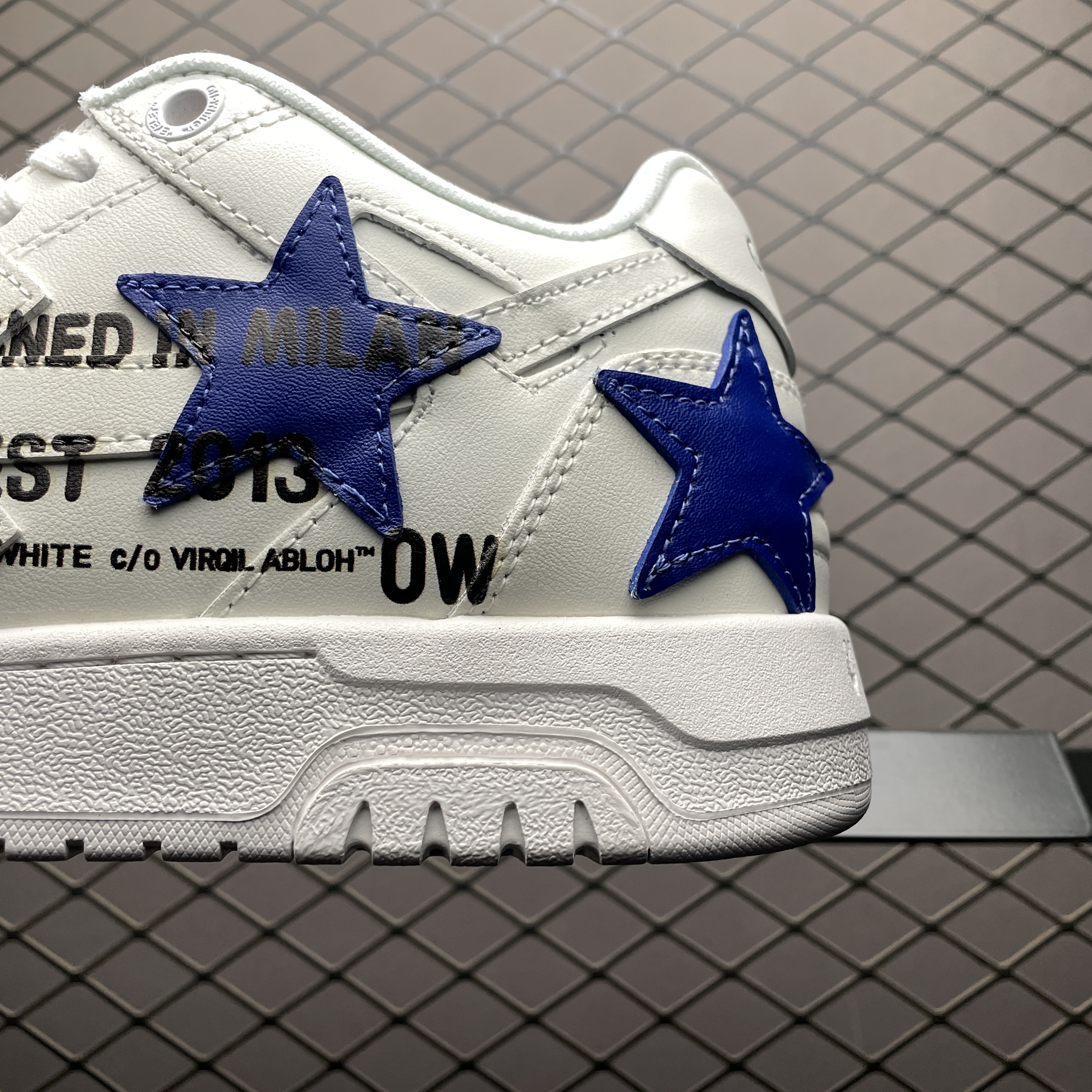 OFF-WHITE Out Of Office OOO Low Tops Animation (OMIA189S25LEA00D0145)