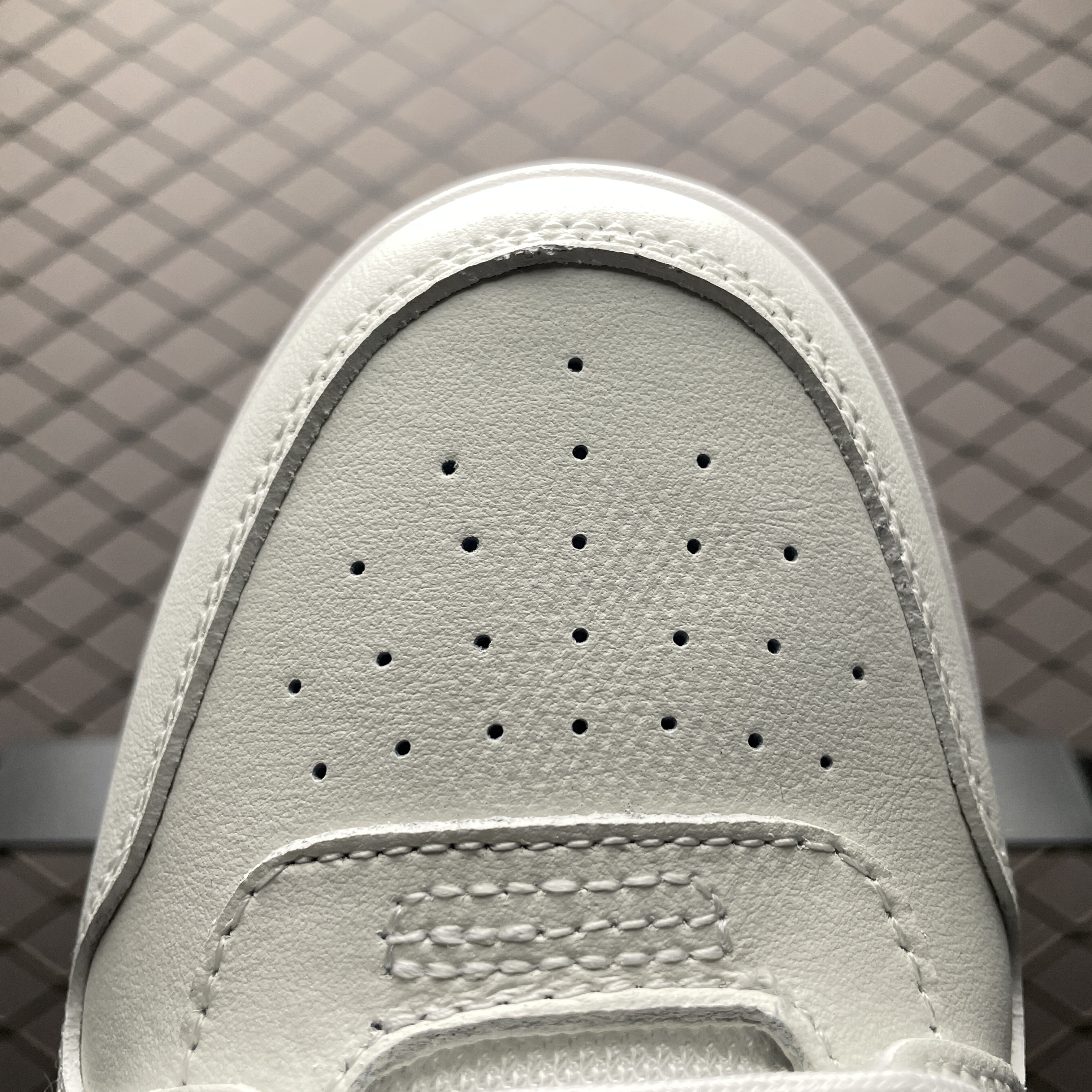 OFF-WHITE Out Of Office OOO Low Tops Animation (OMIA189S25LEA00D0145)