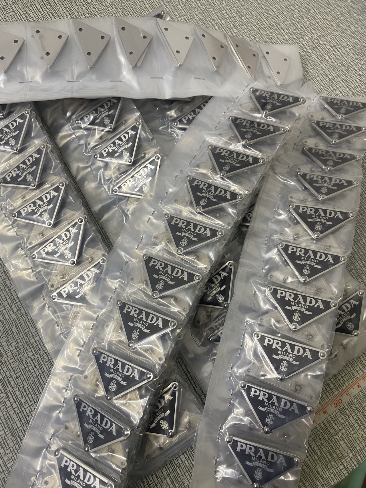 PRADA Cotton short sleeve T-shirt  (POIZON240514148）